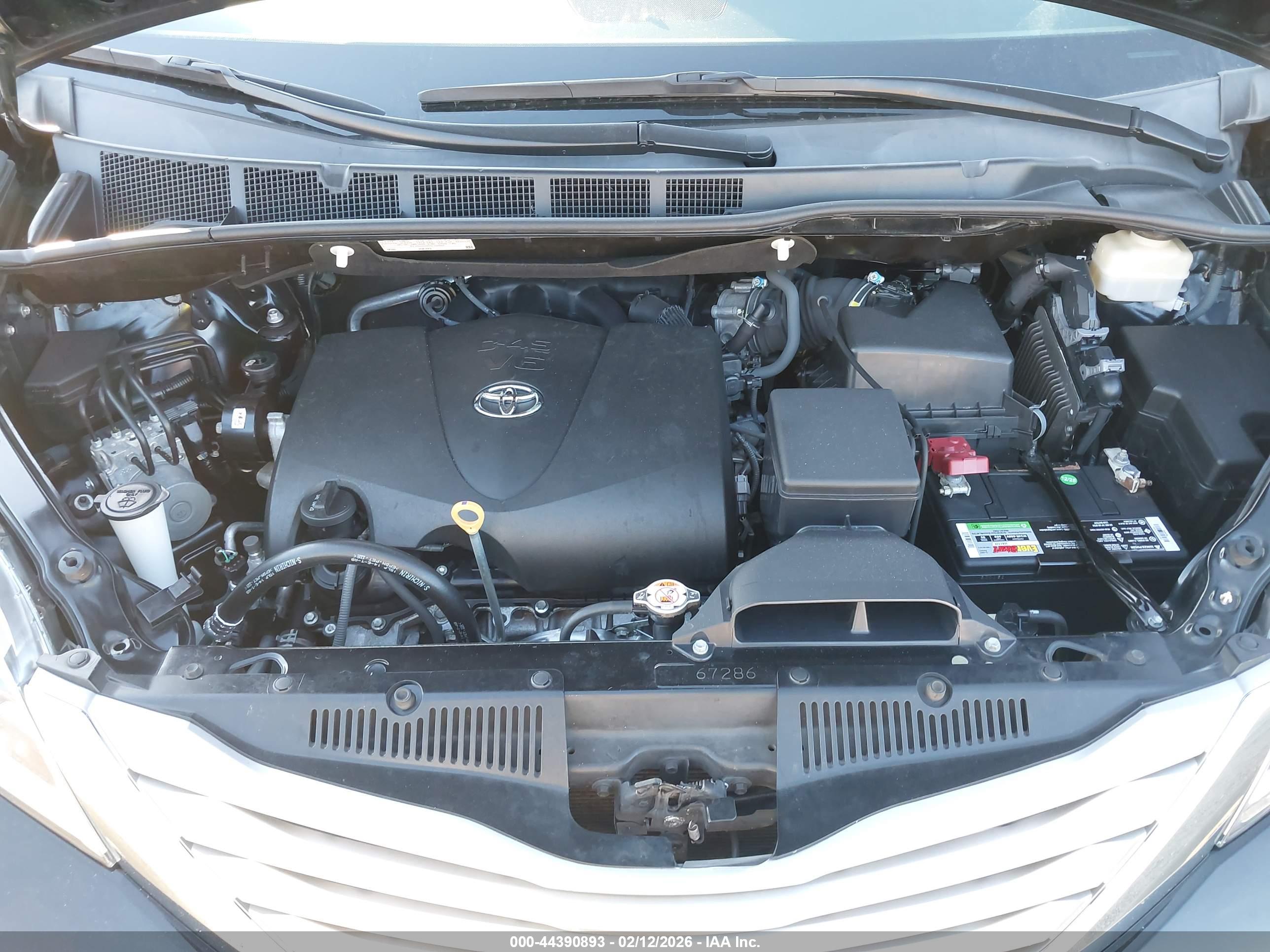 TOYOTA SIENNA image 10