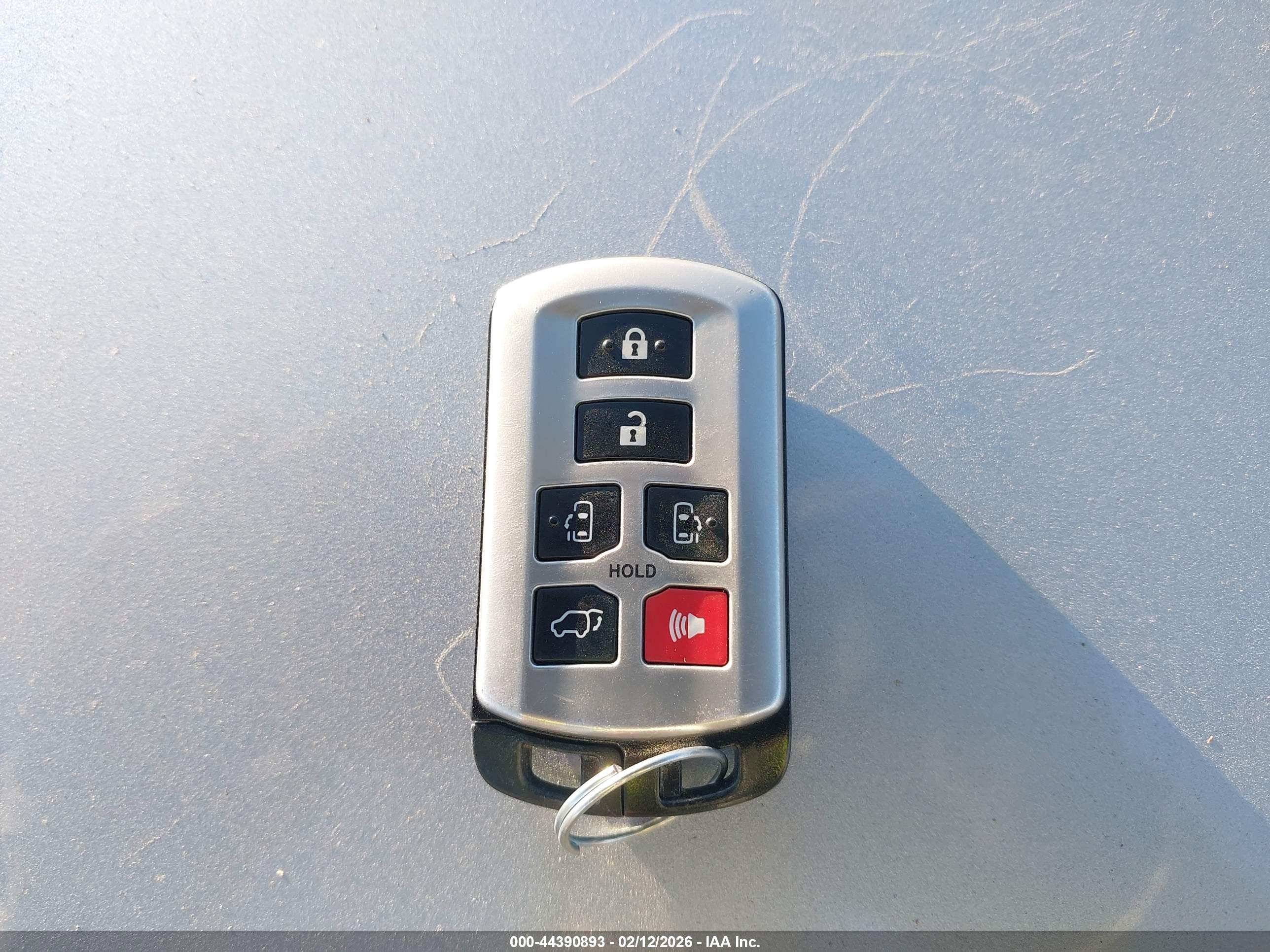 TOYOTA SIENNA image 11