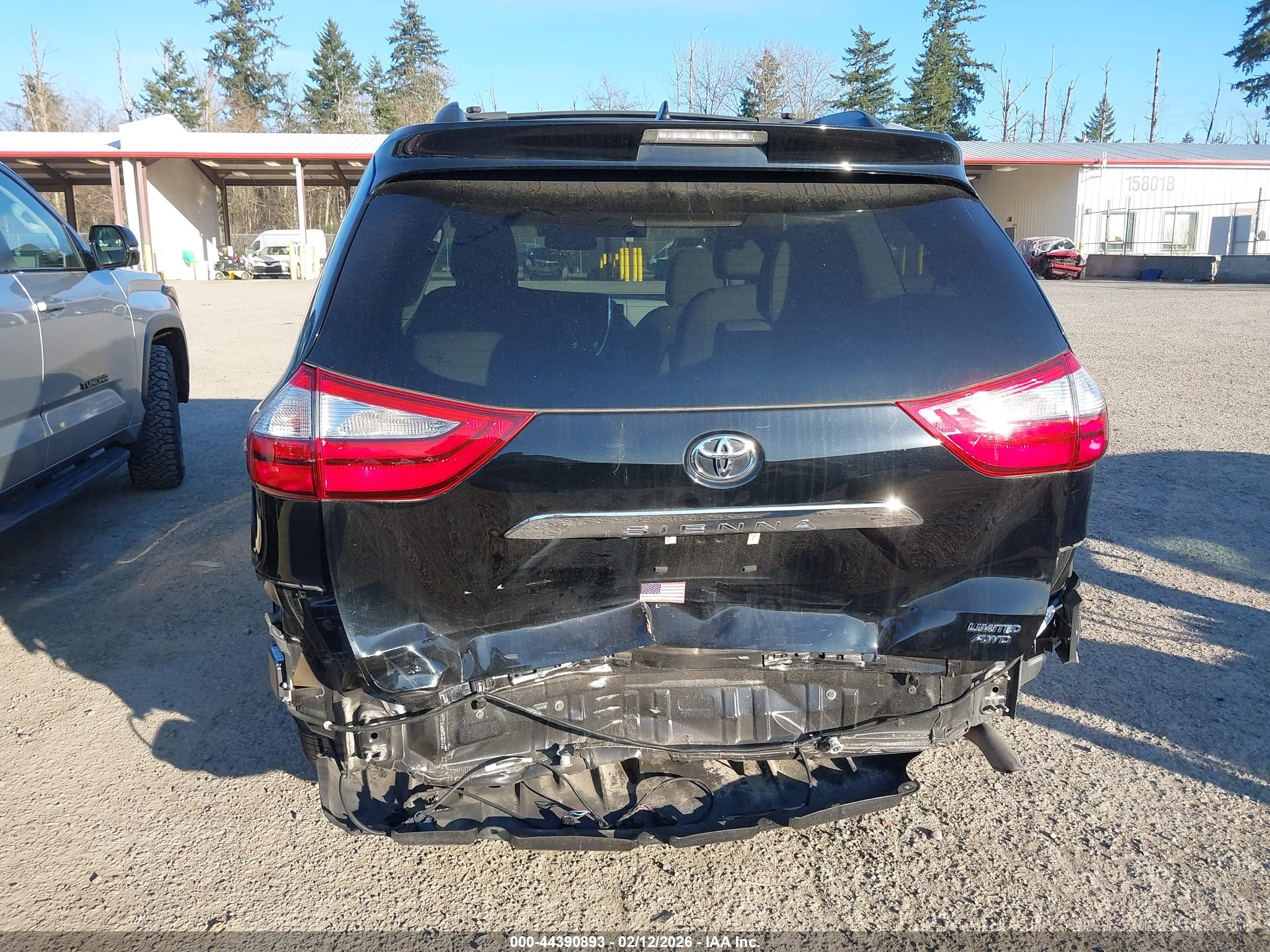 TOYOTA SIENNA image 6