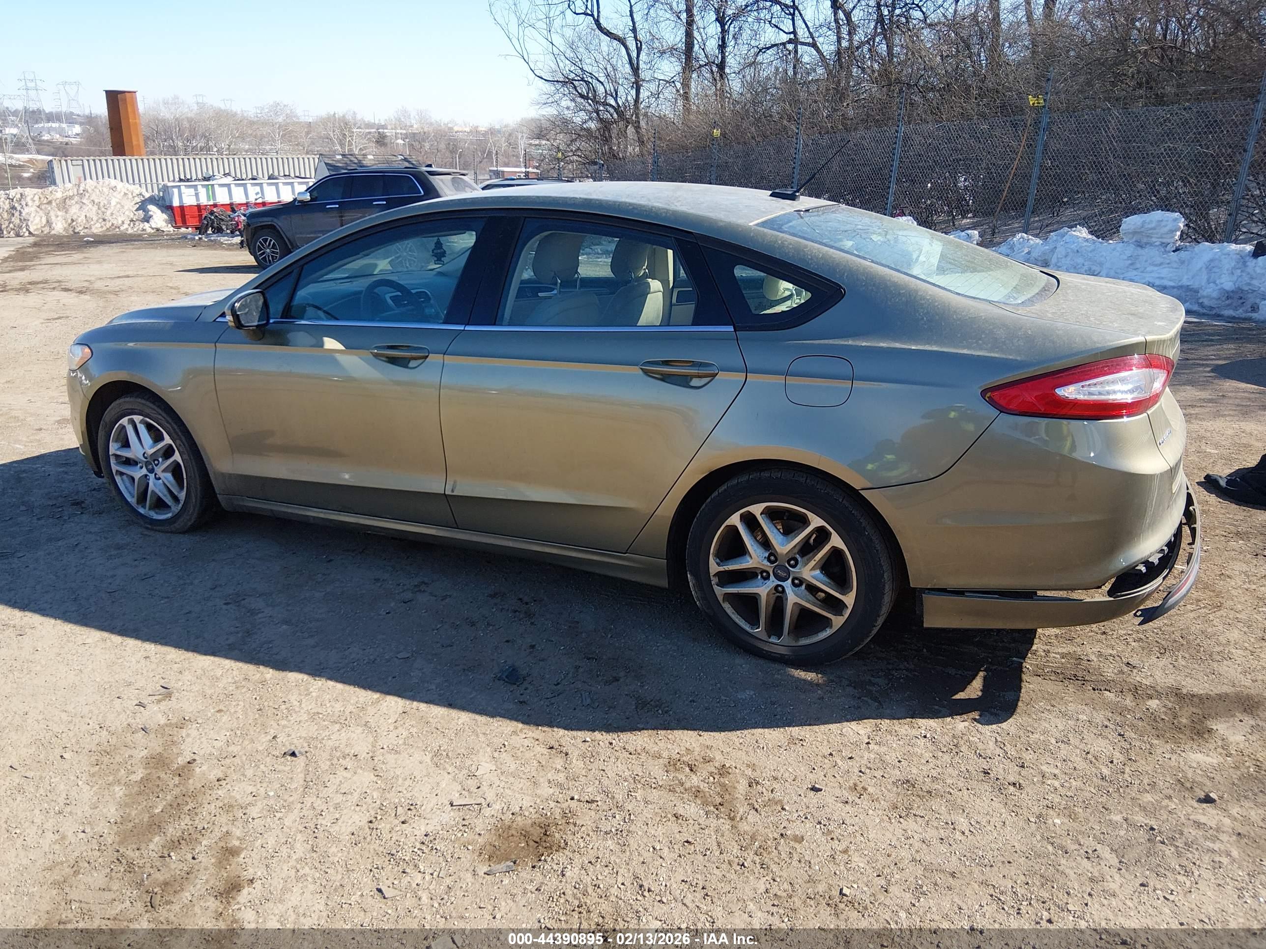 FORD FUSION image 3