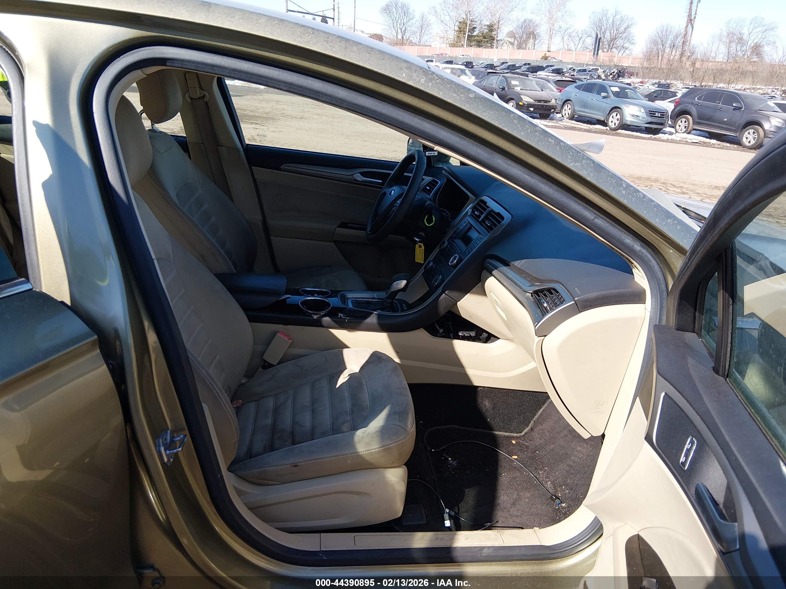 FORD FUSION image 5