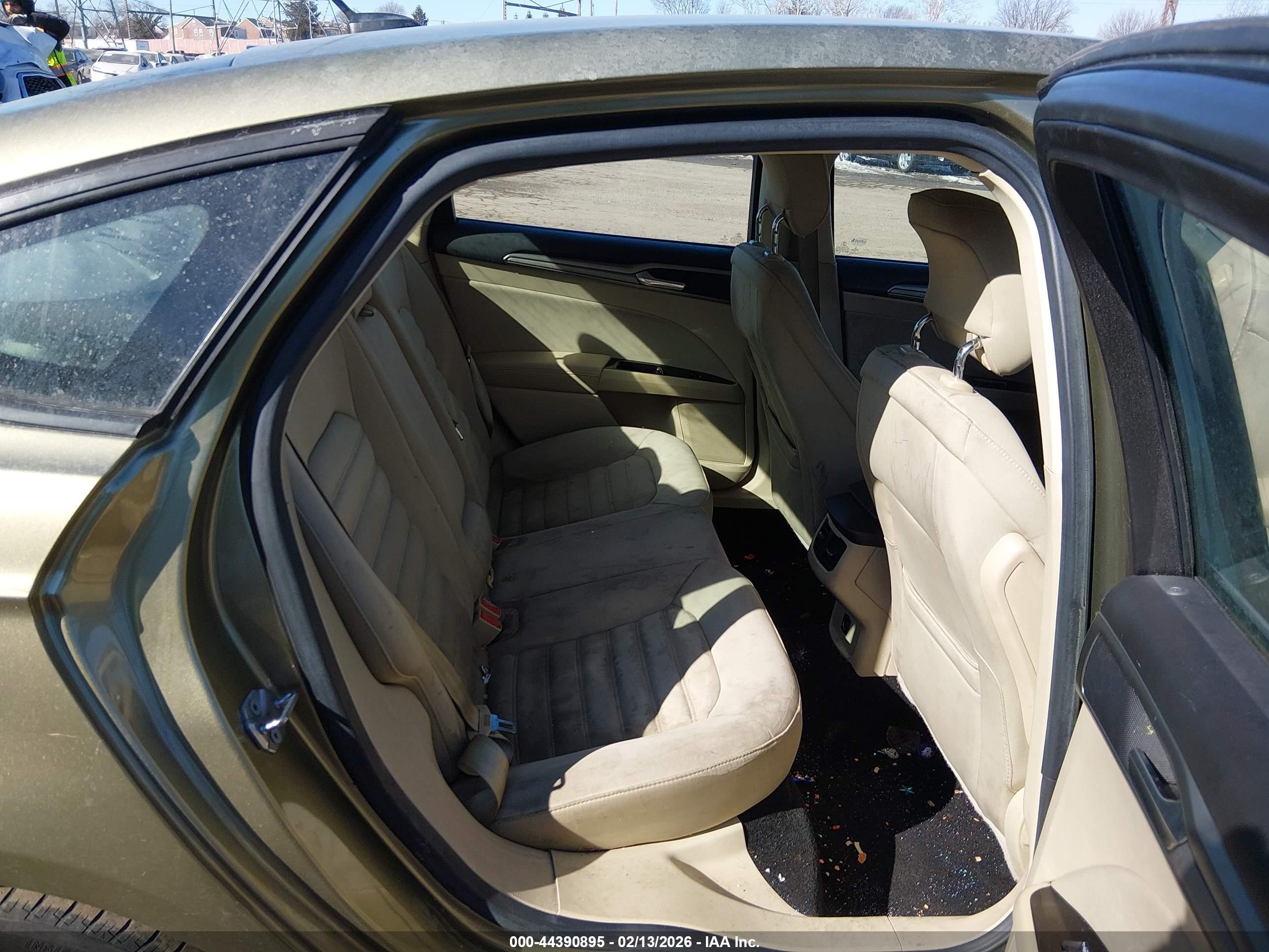 FORD FUSION image 8