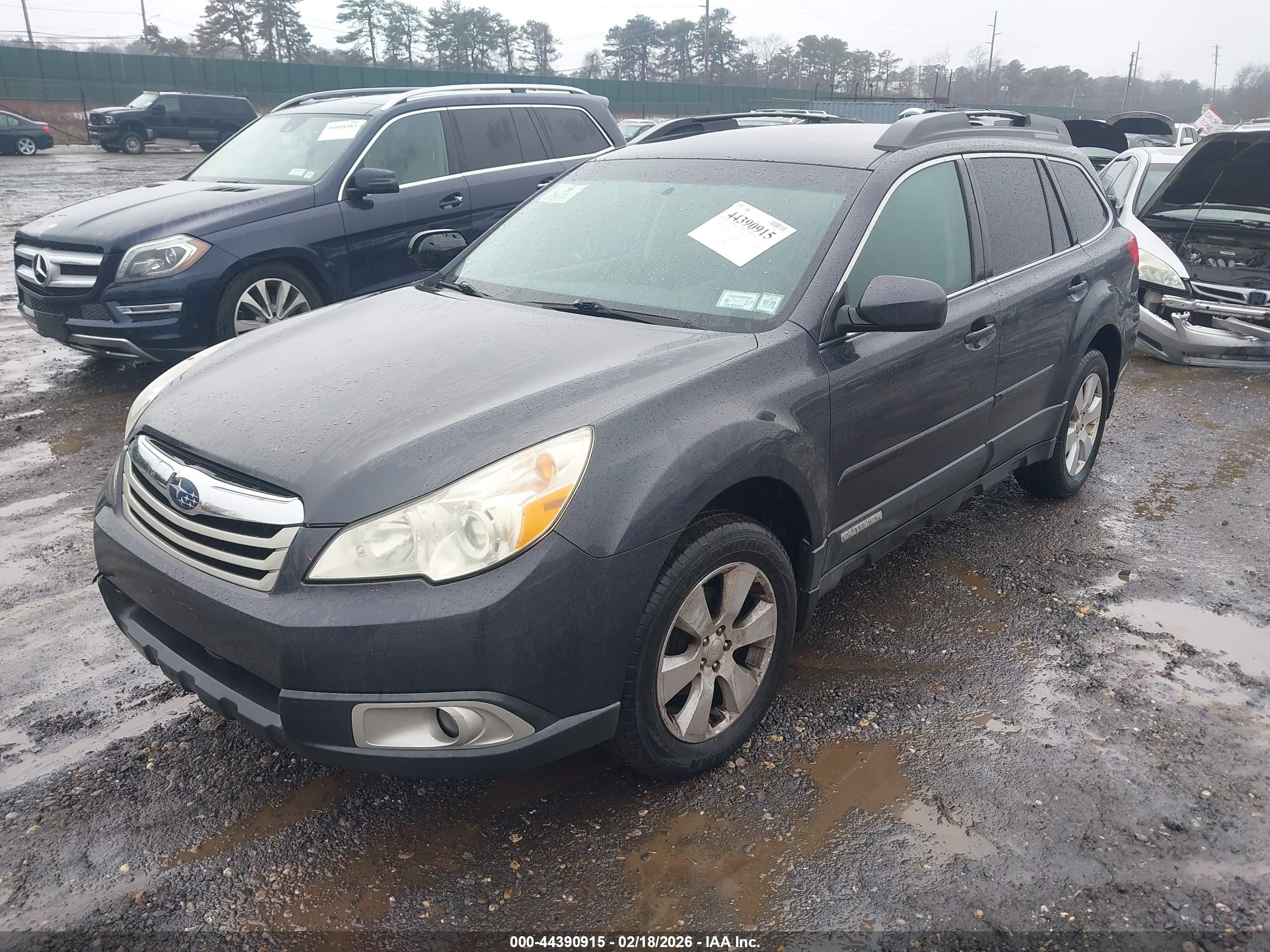 SUBARU OUTBACK image 2