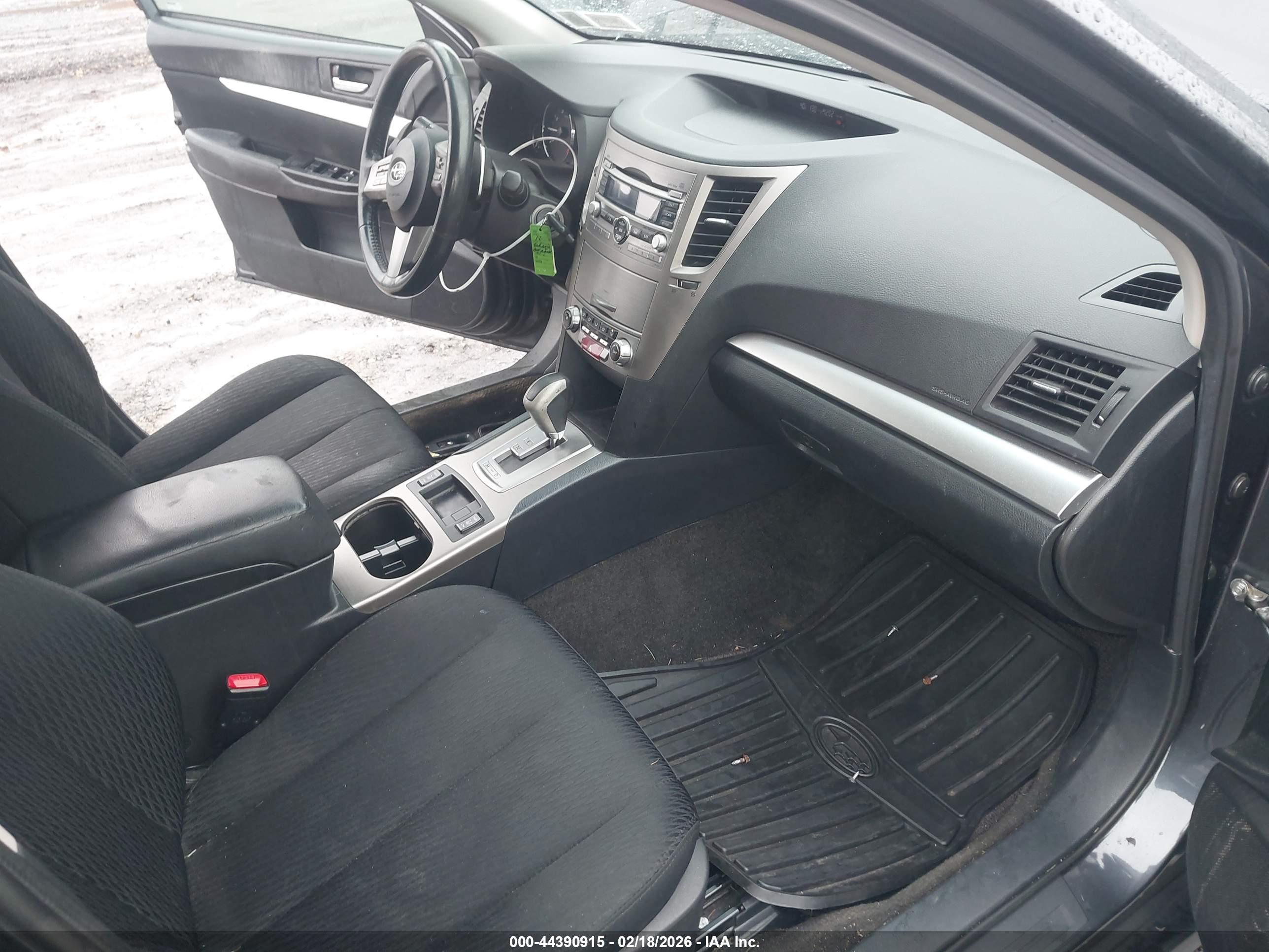 SUBARU OUTBACK image 5