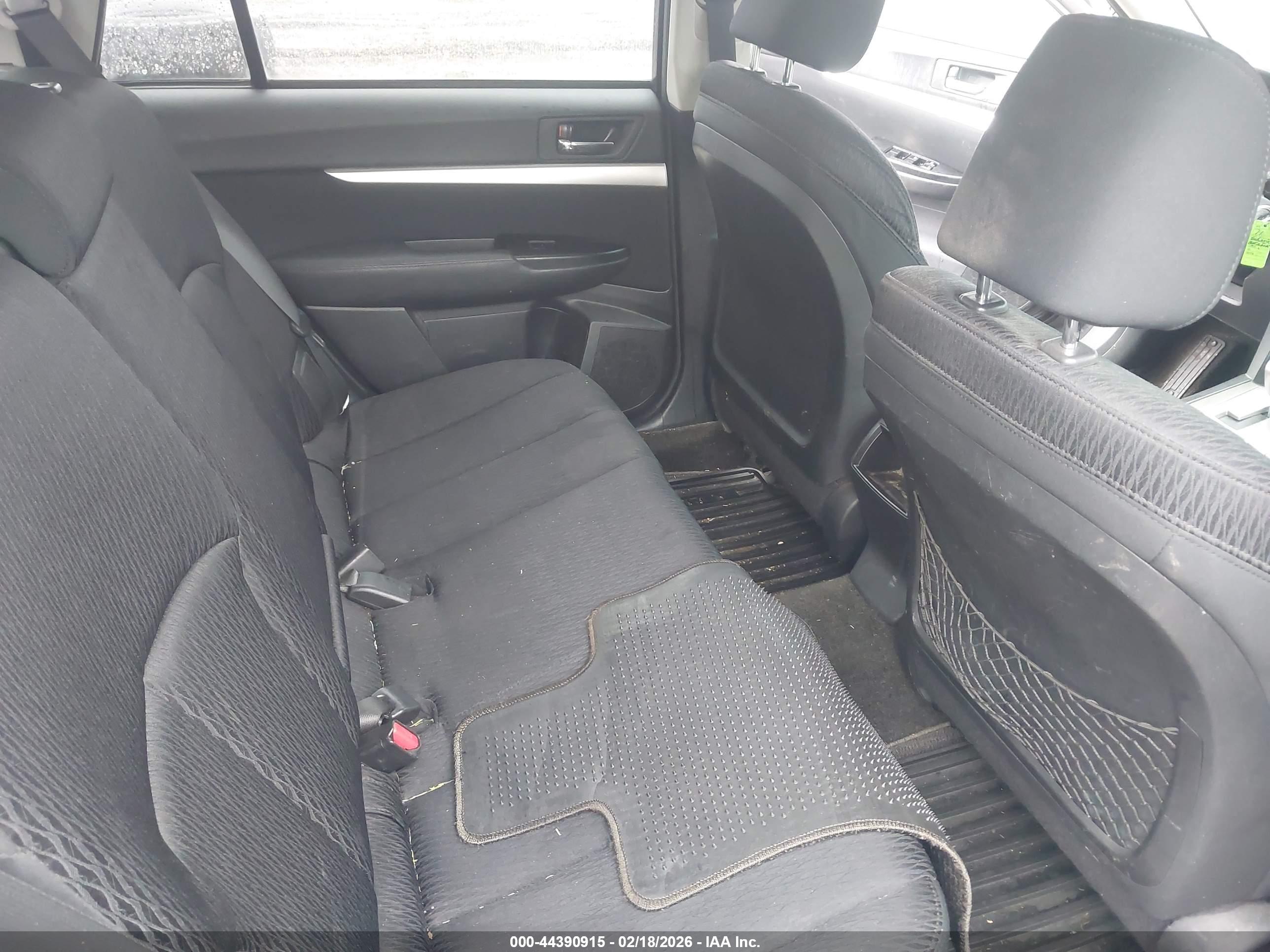 SUBARU OUTBACK image 8
