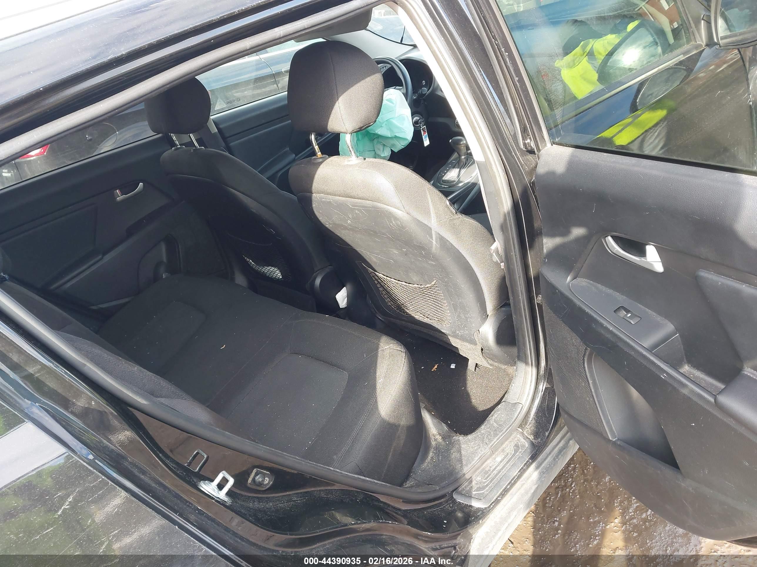 KIA SPORTAGE image 8