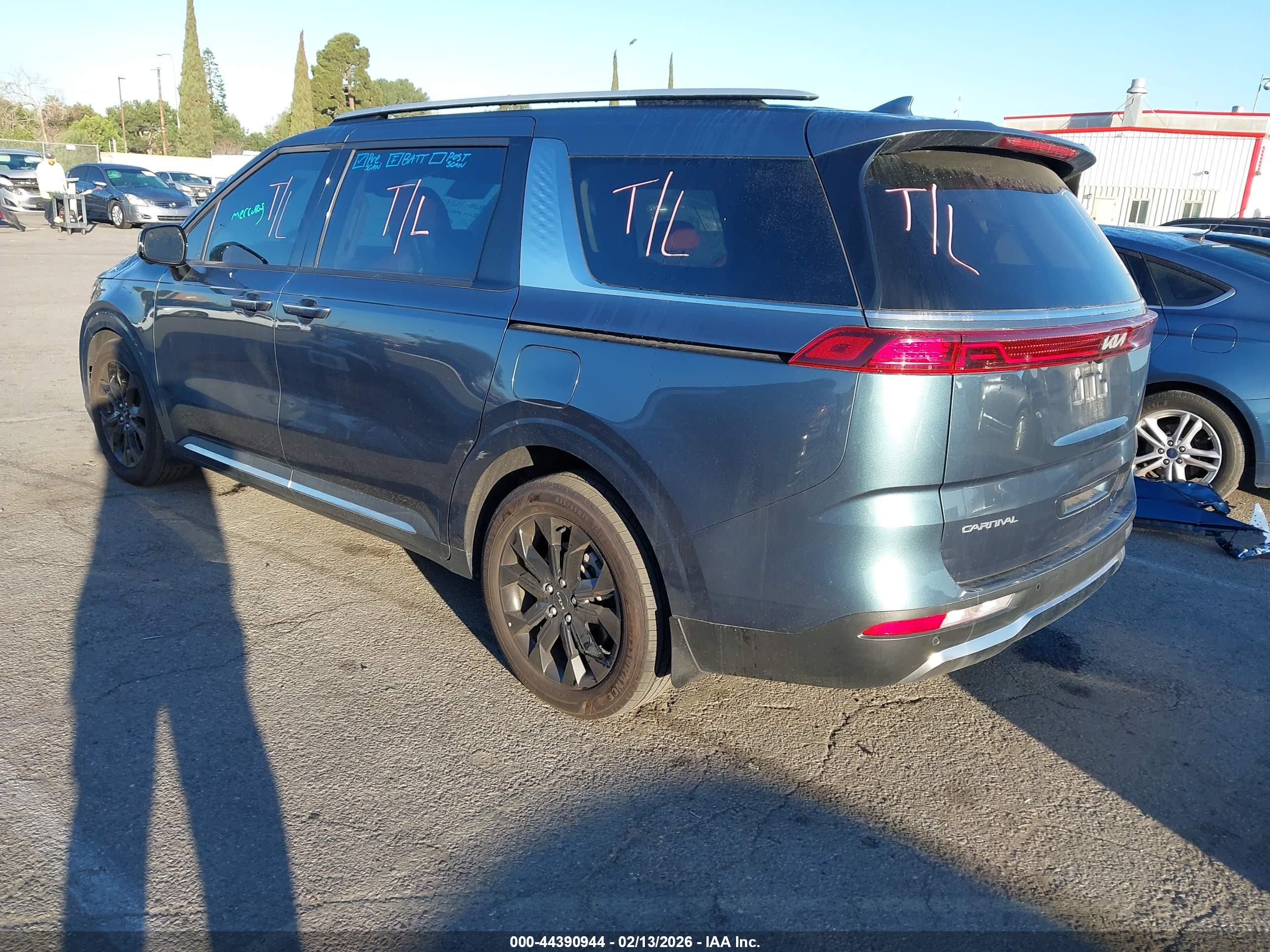KIA CARNIVAL image 3