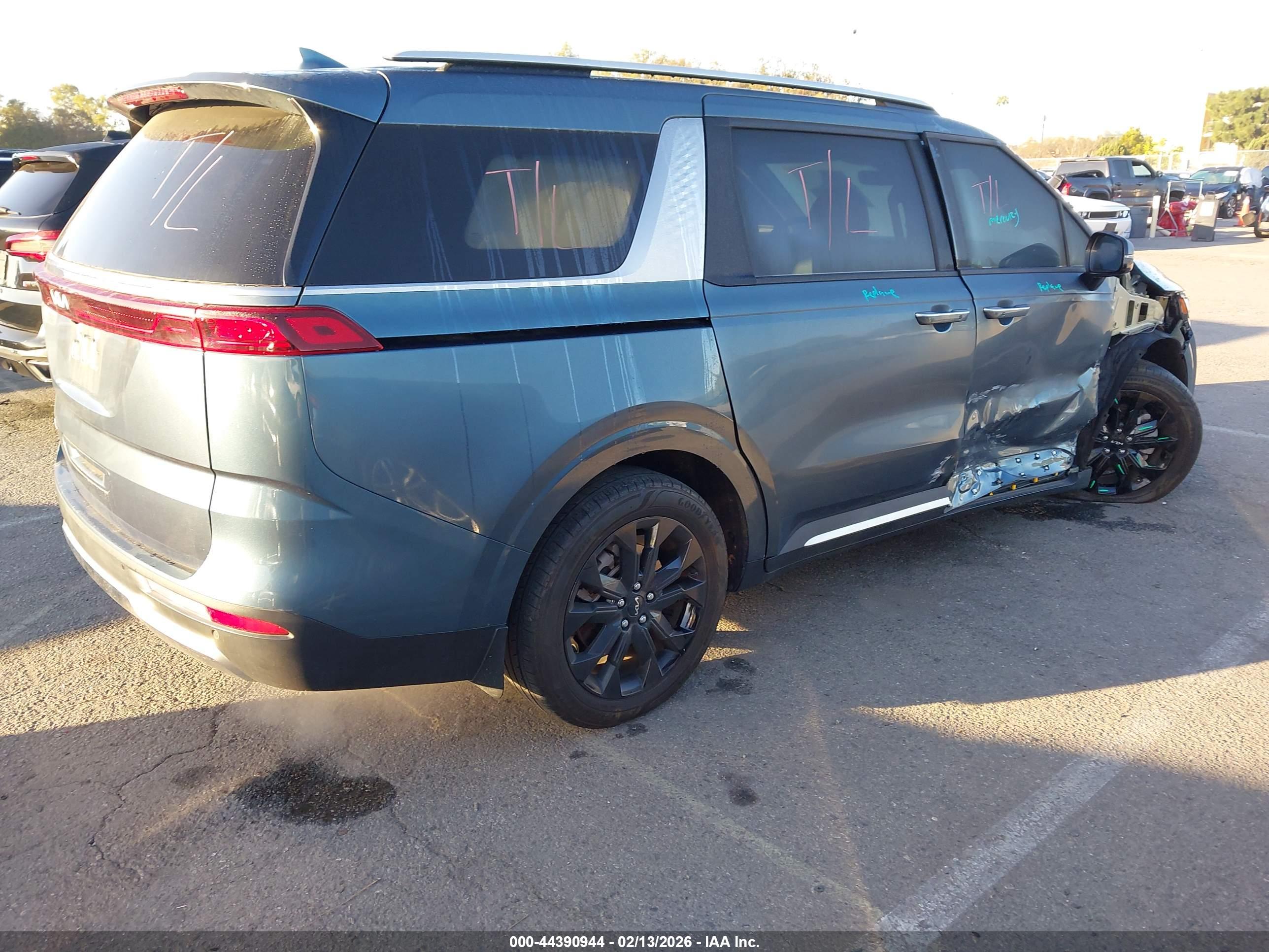 KIA CARNIVAL image 4