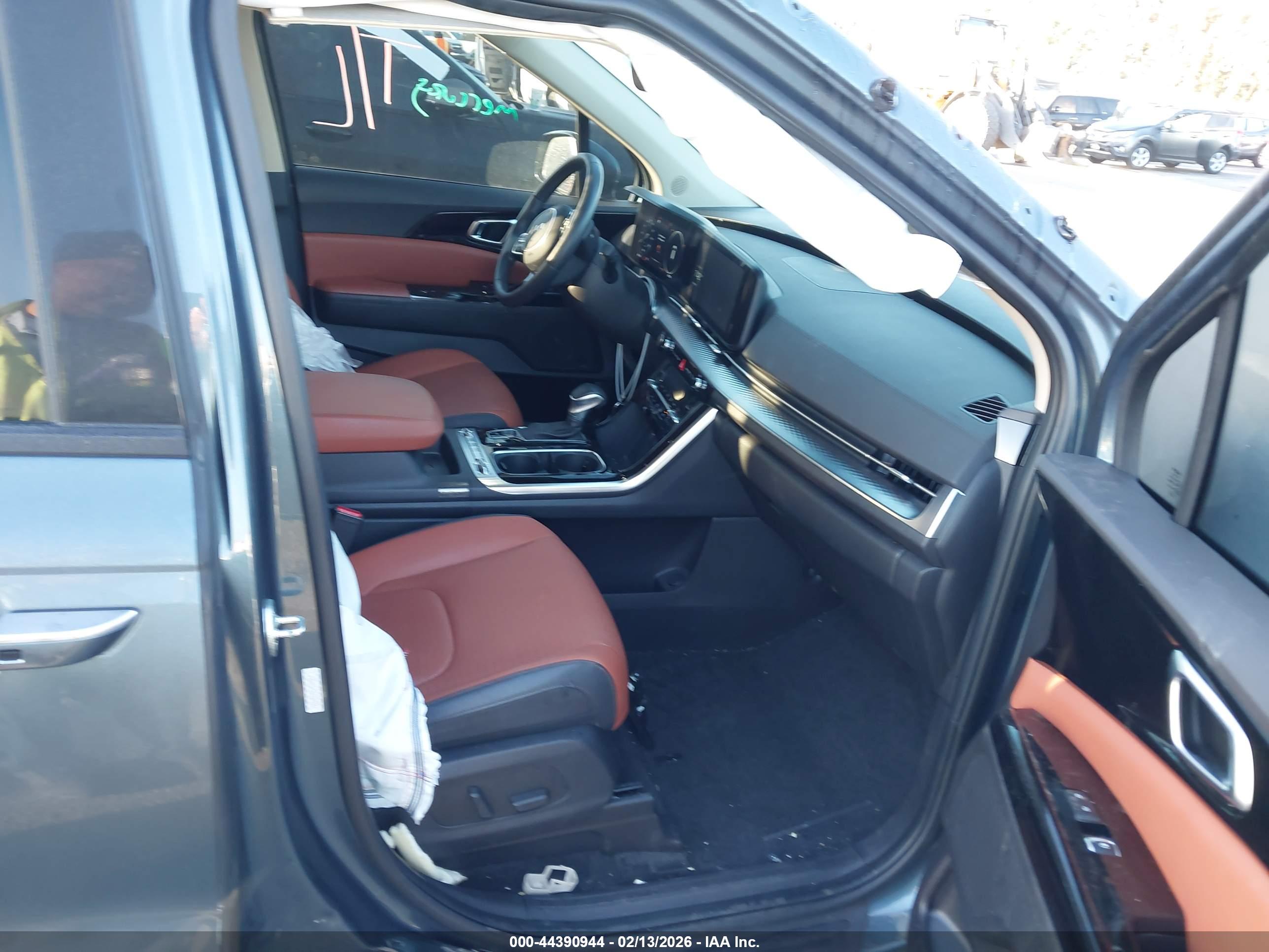 KIA CARNIVAL image 5