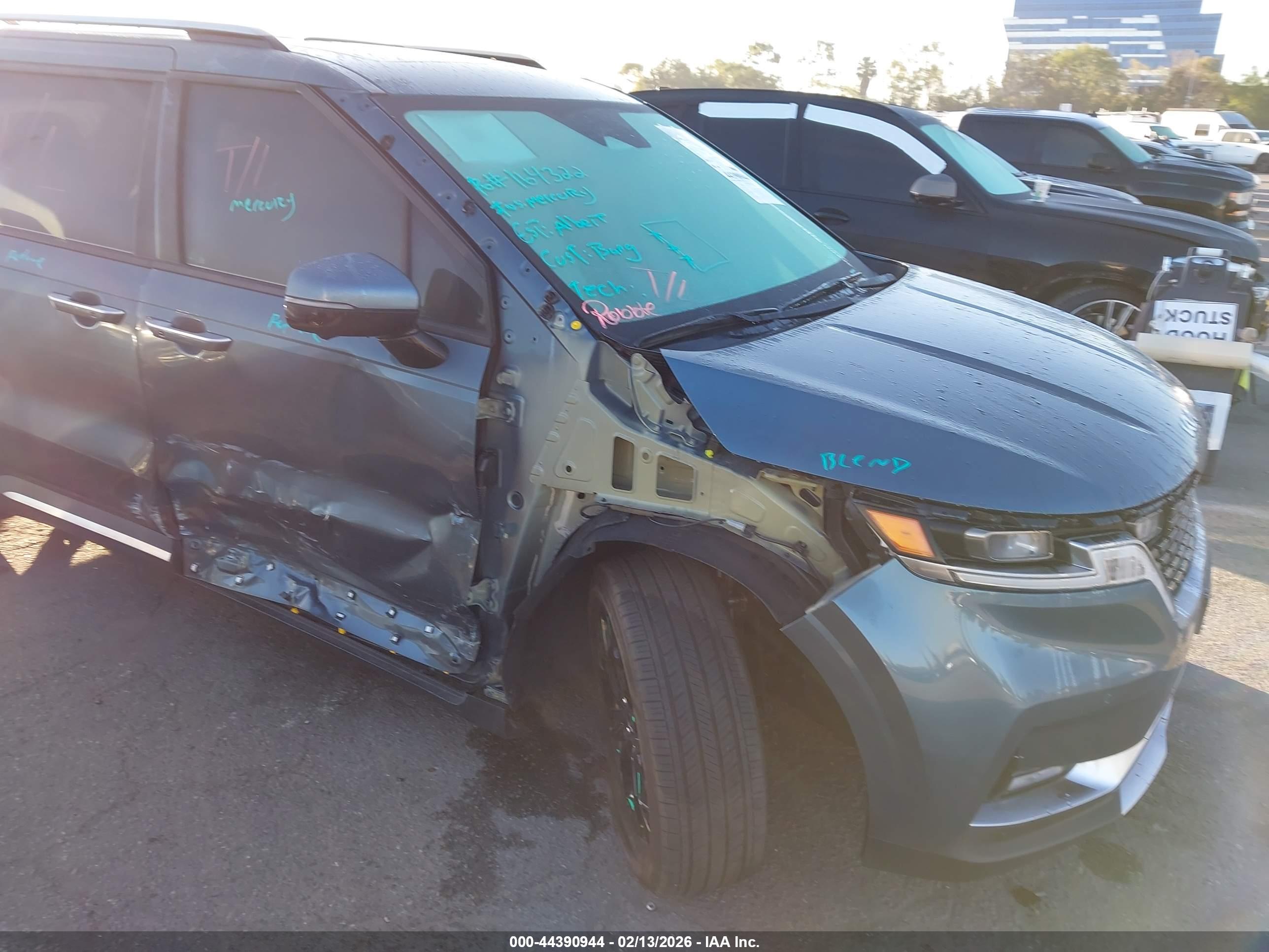 KIA CARNIVAL image 6