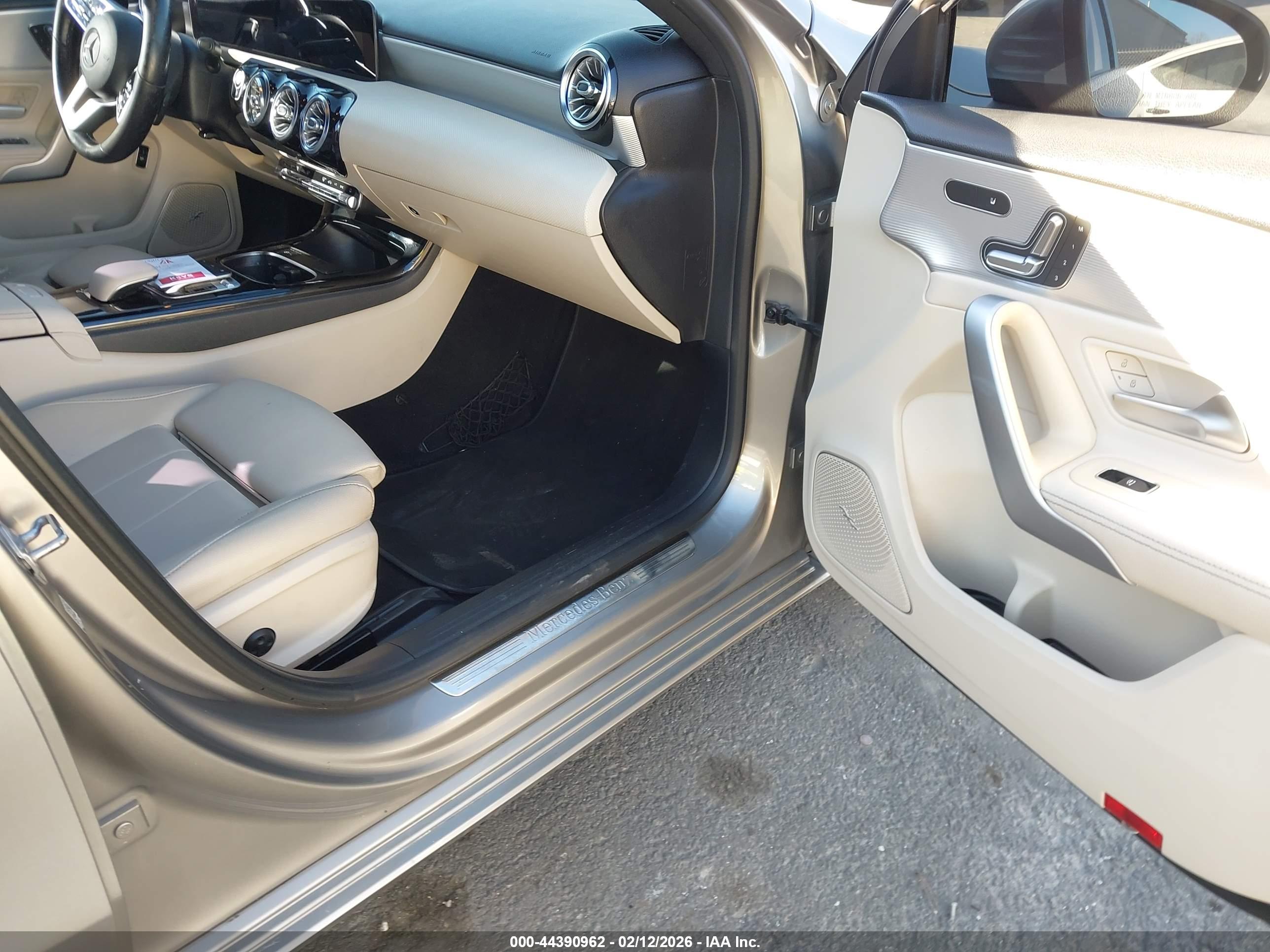 MERCEDES-BENZ A image 5