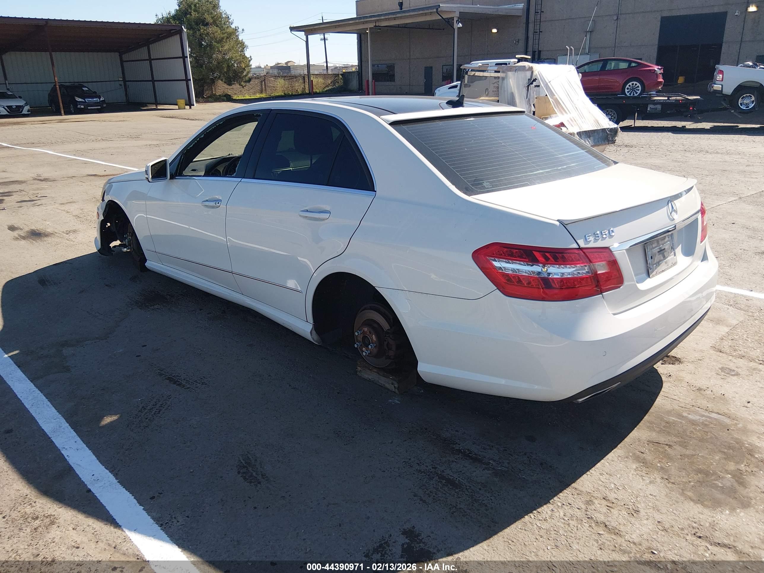 MERCEDES-BENZ E image 3