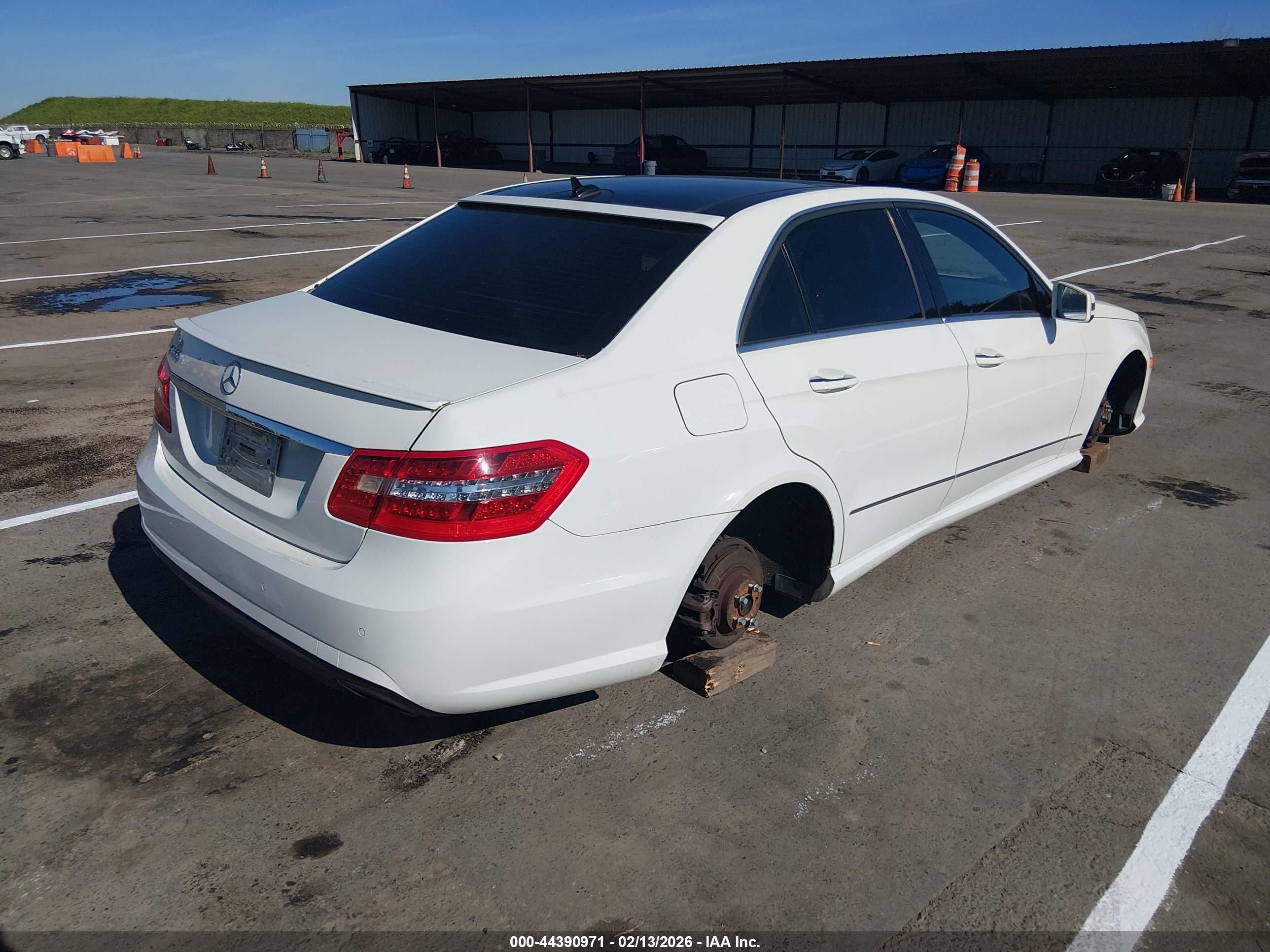 MERCEDES-BENZ E image 4