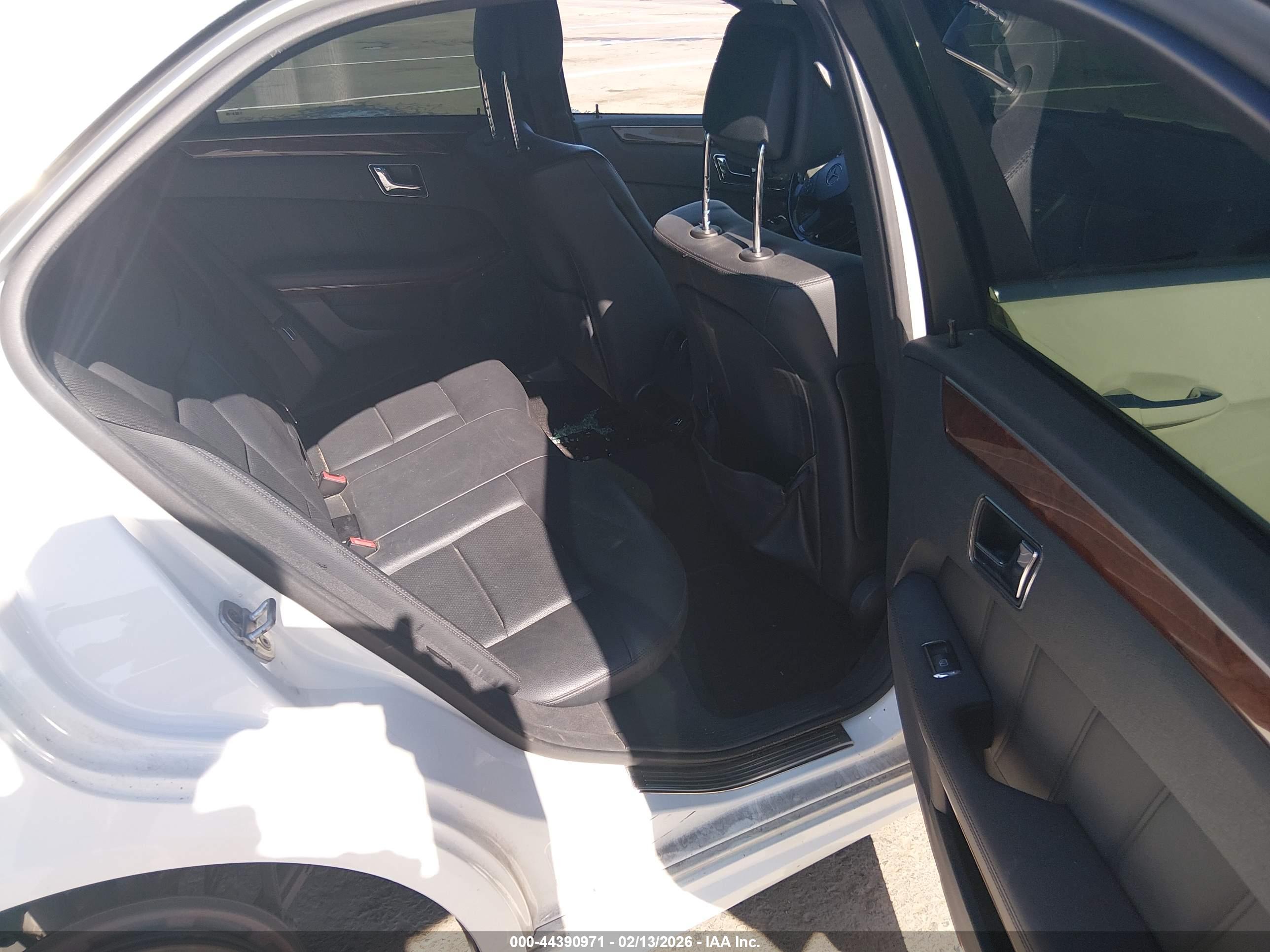 MERCEDES-BENZ E image 8