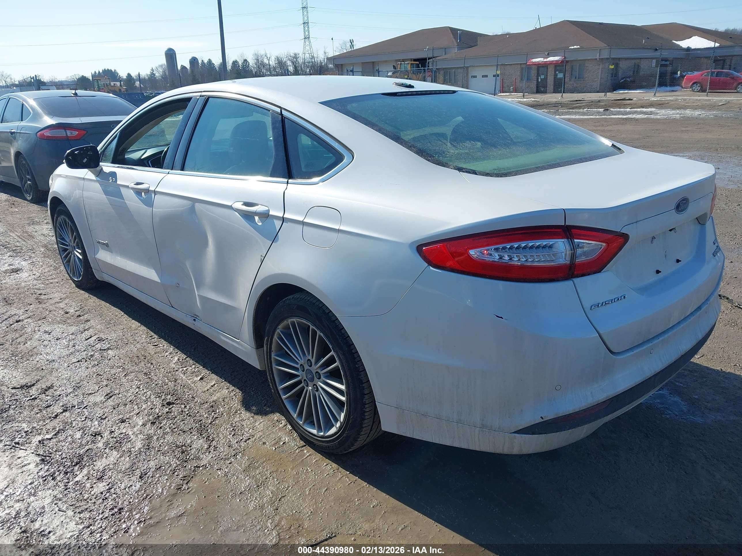 FORD FUSION image 3