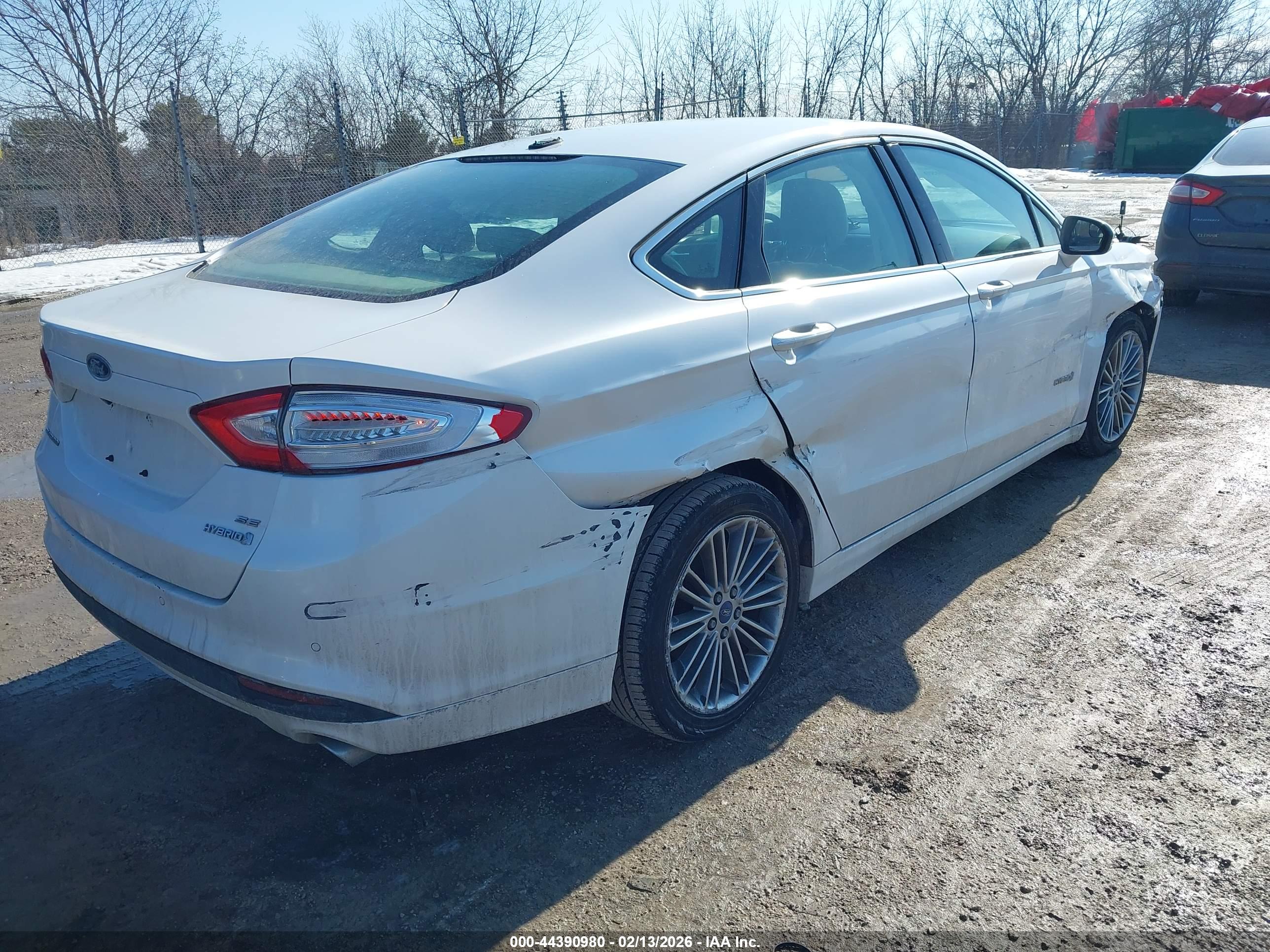 FORD FUSION image 4