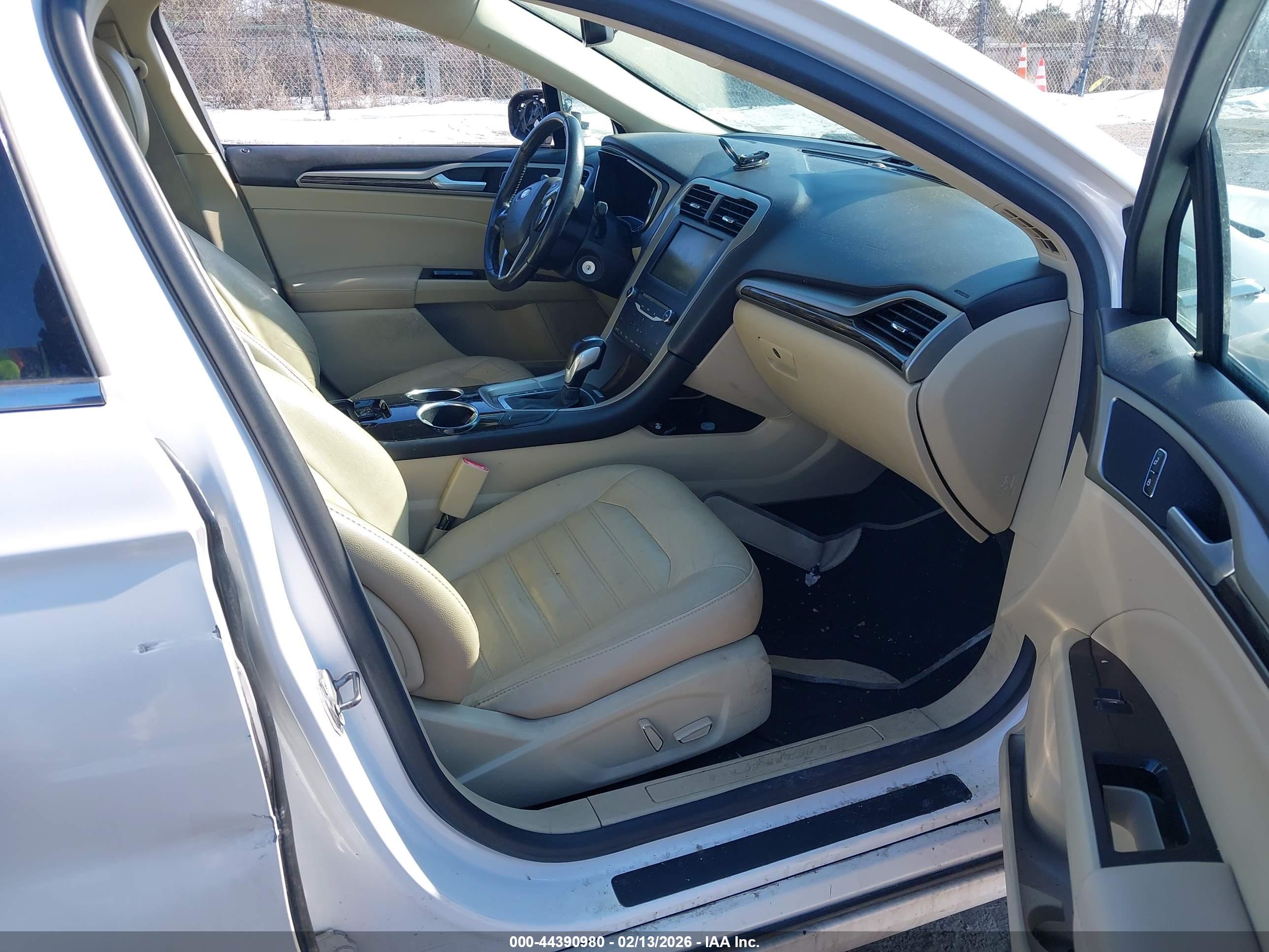 FORD FUSION image 5