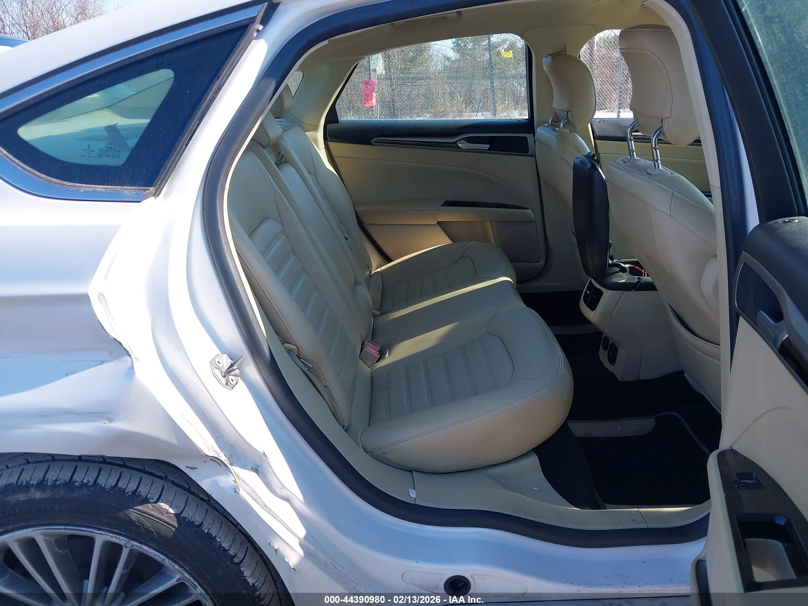 FORD FUSION image 8
