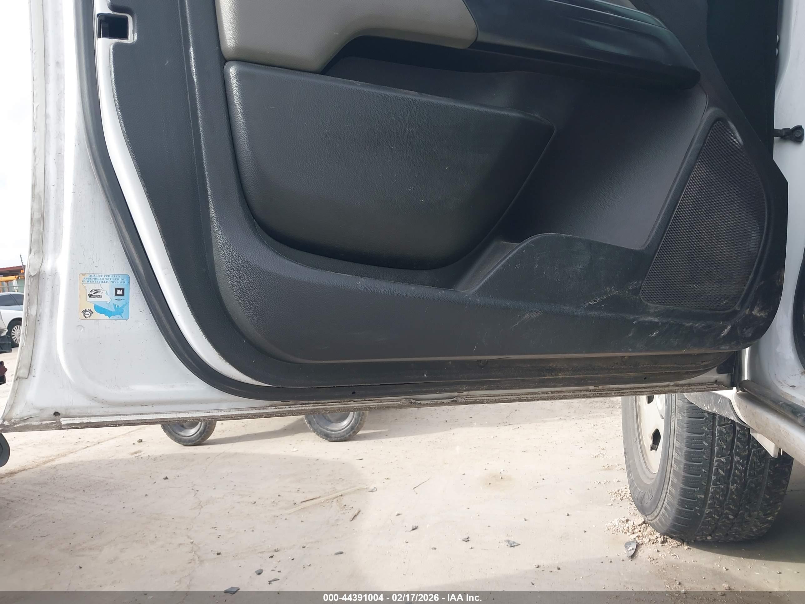 CHEVROLET COLORADO image 9