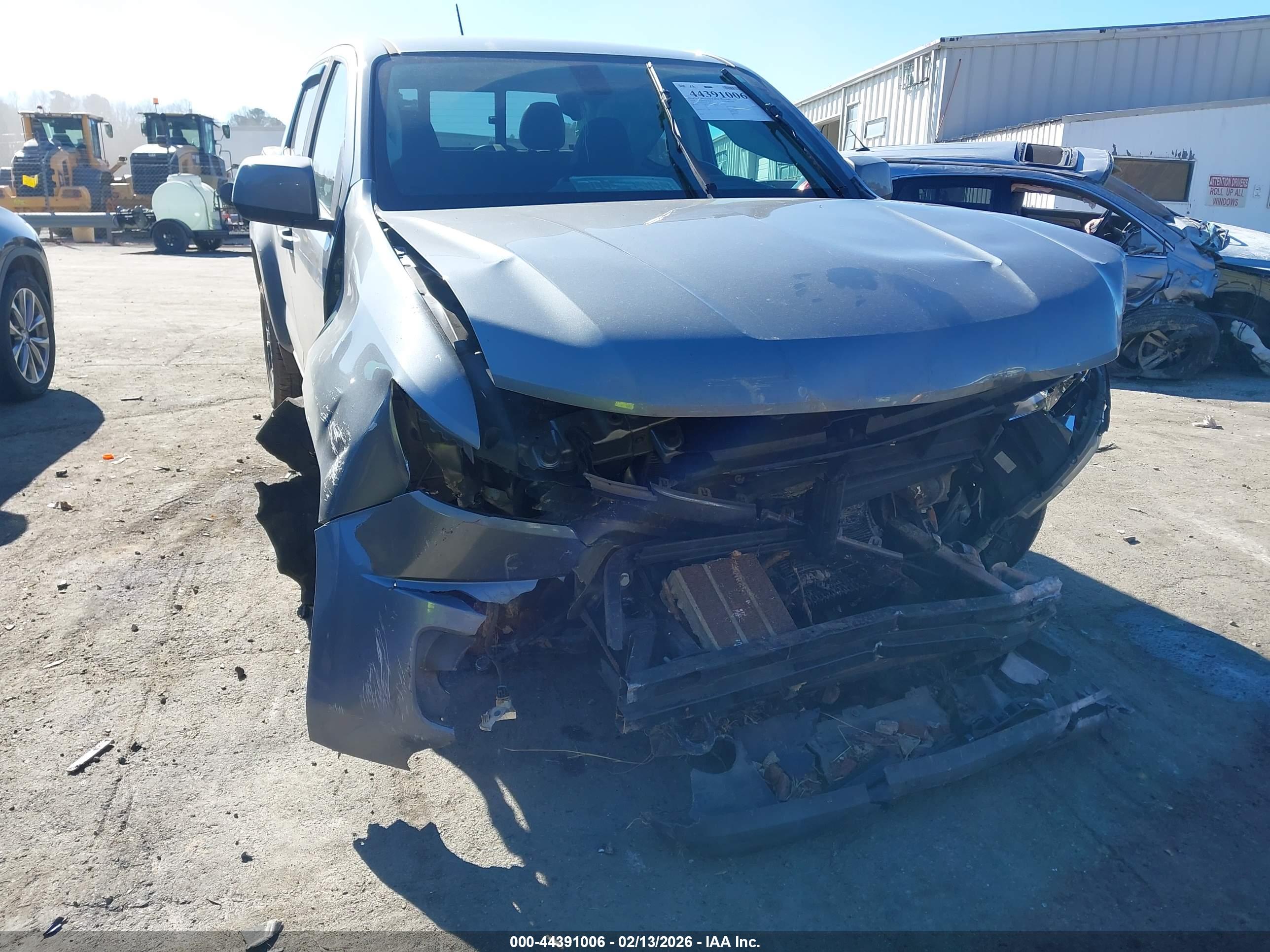 CHEVROLET COLORADO image 6
