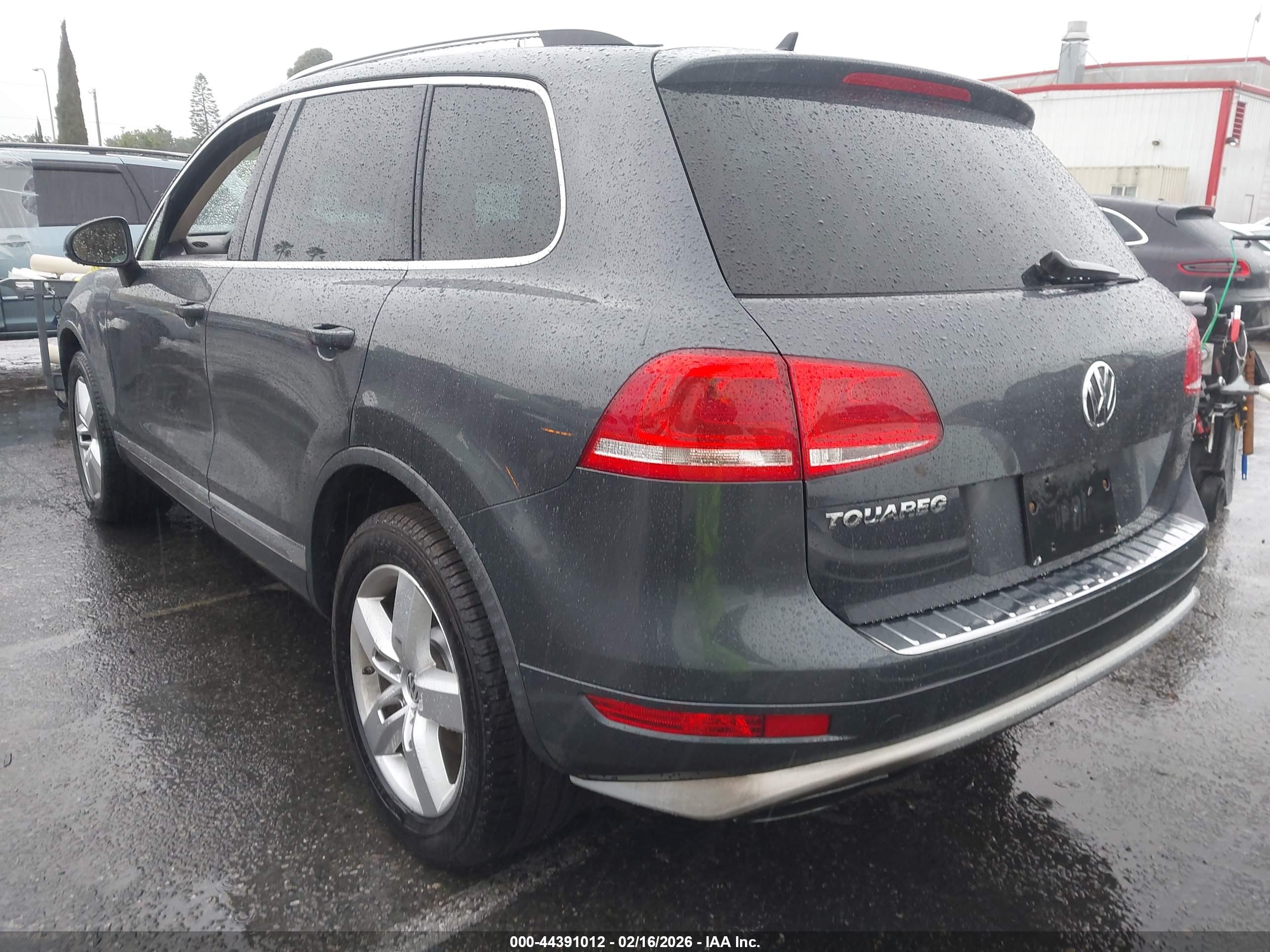 VOLKSWAGEN TOUAREG image 3
