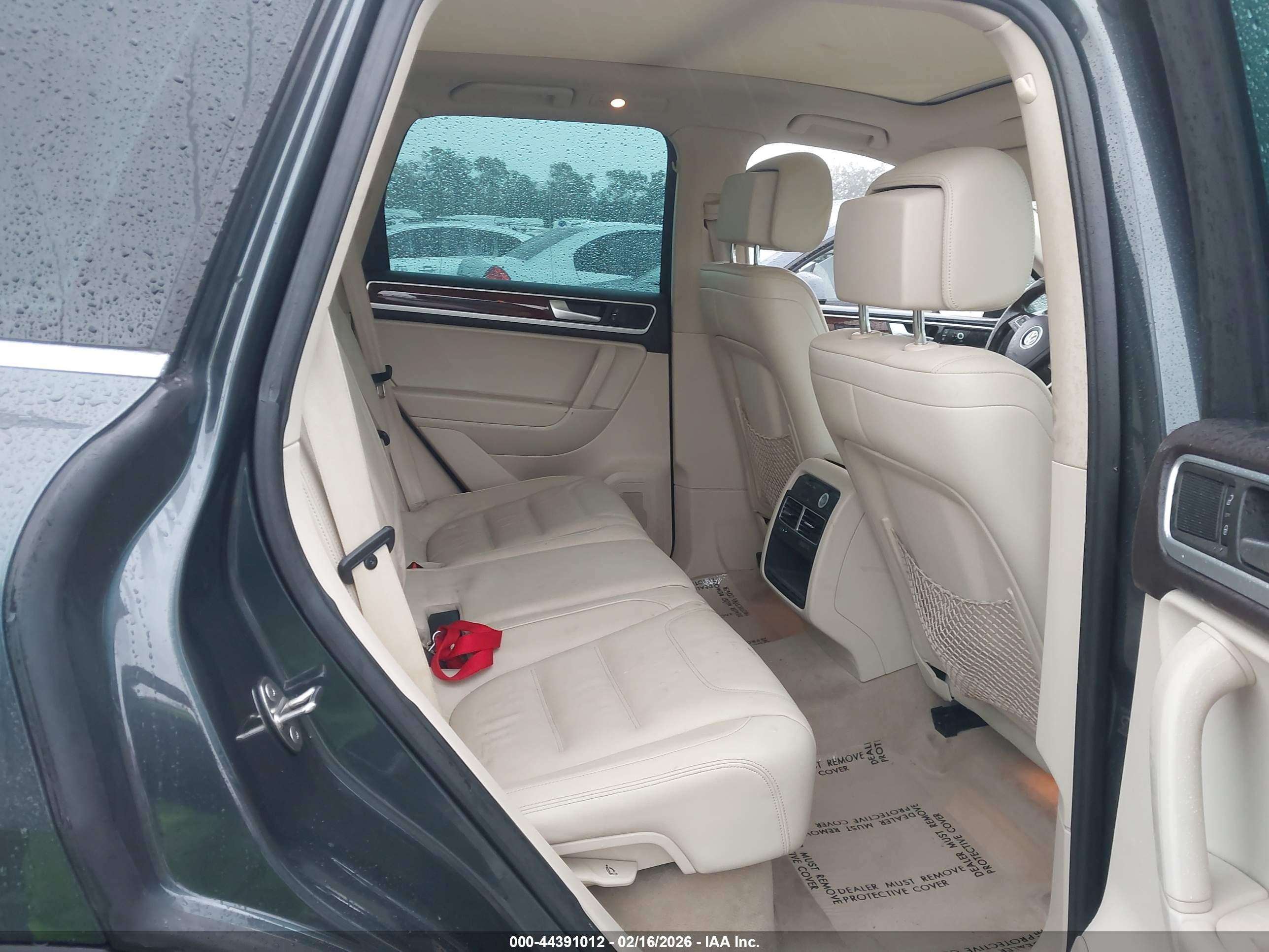 VOLKSWAGEN TOUAREG image 8