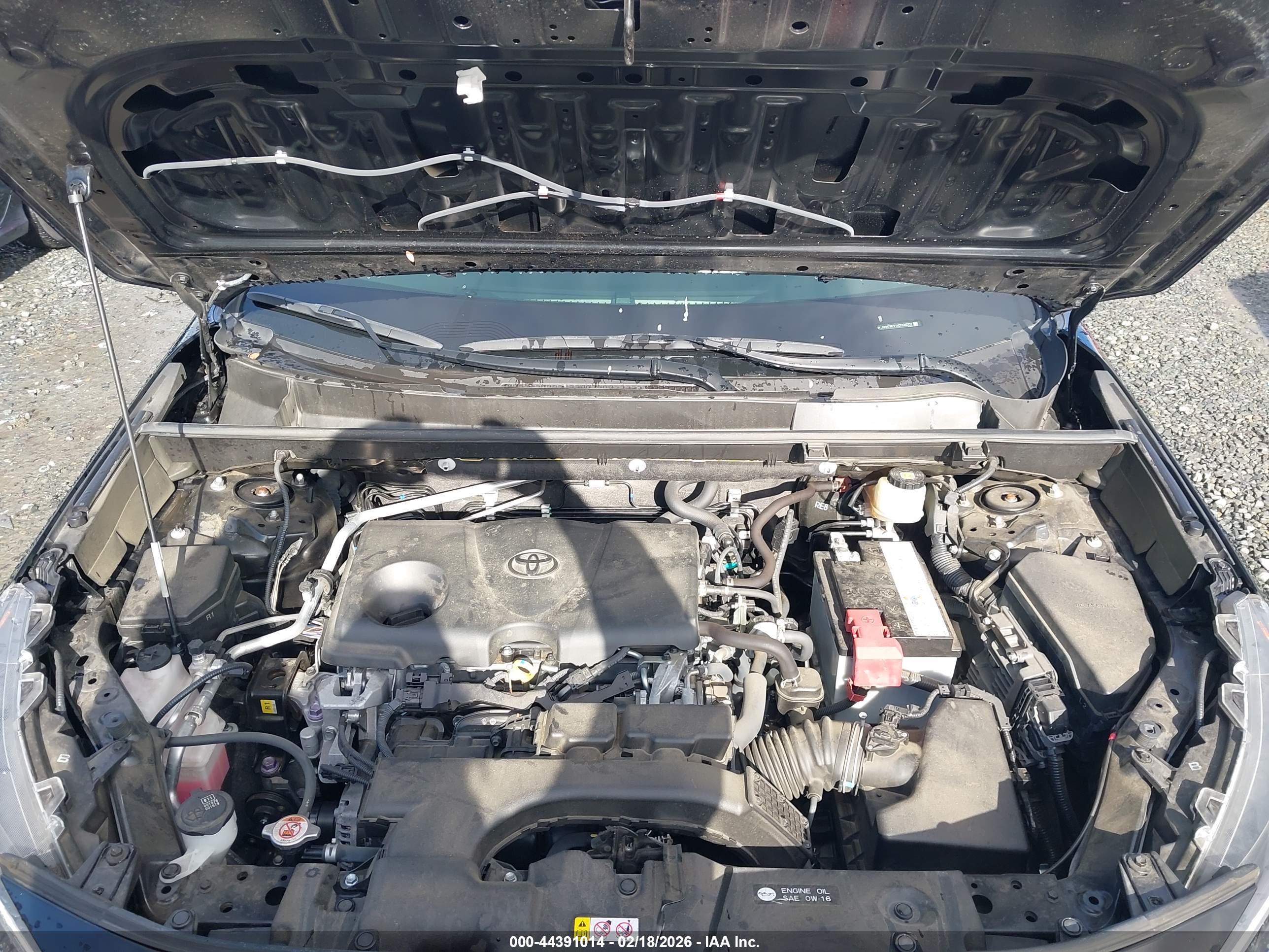TOYOTA RAV4 image 10