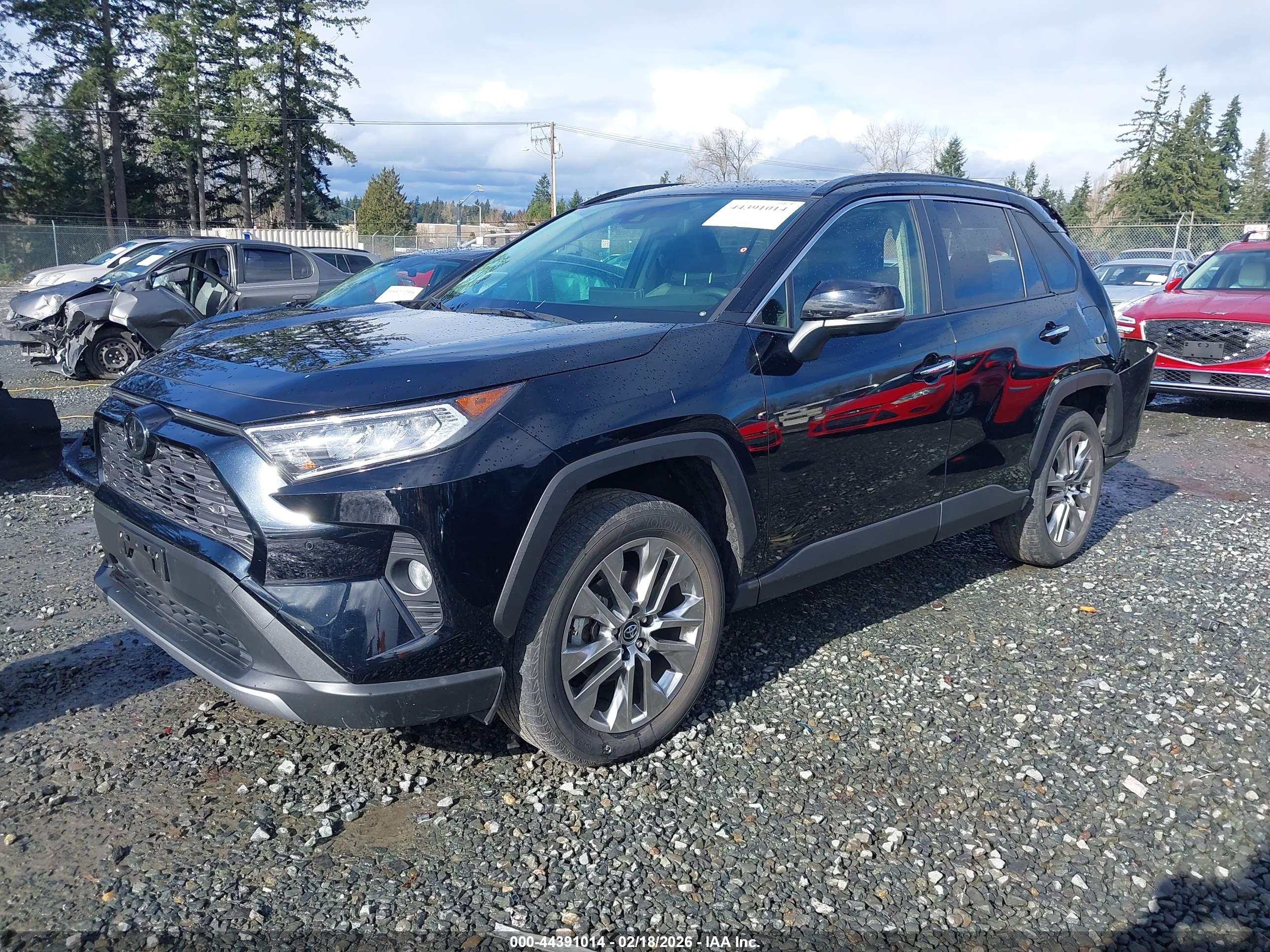 TOYOTA RAV4 image 2