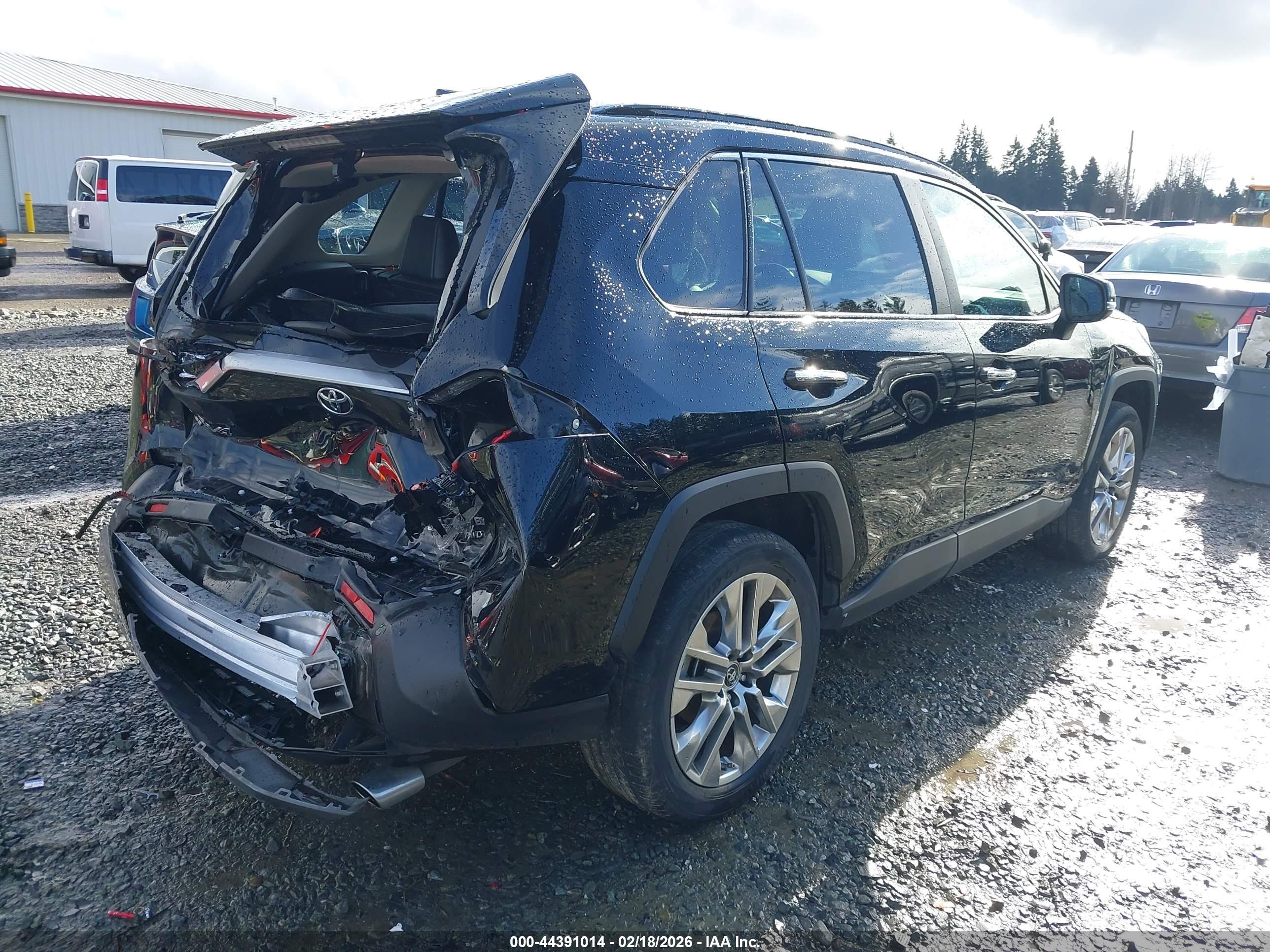 TOYOTA RAV4 image 4