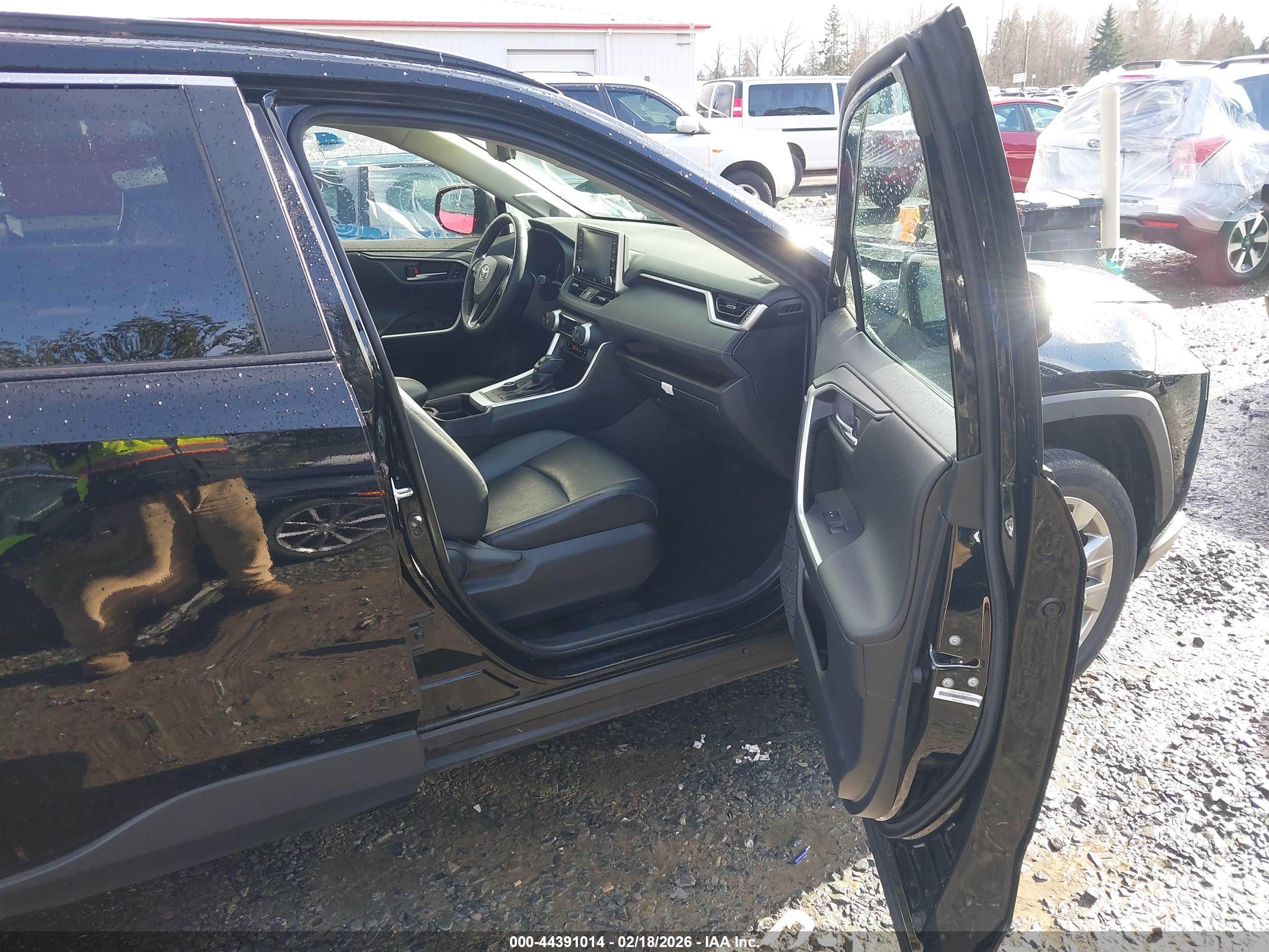 TOYOTA RAV4 image 5