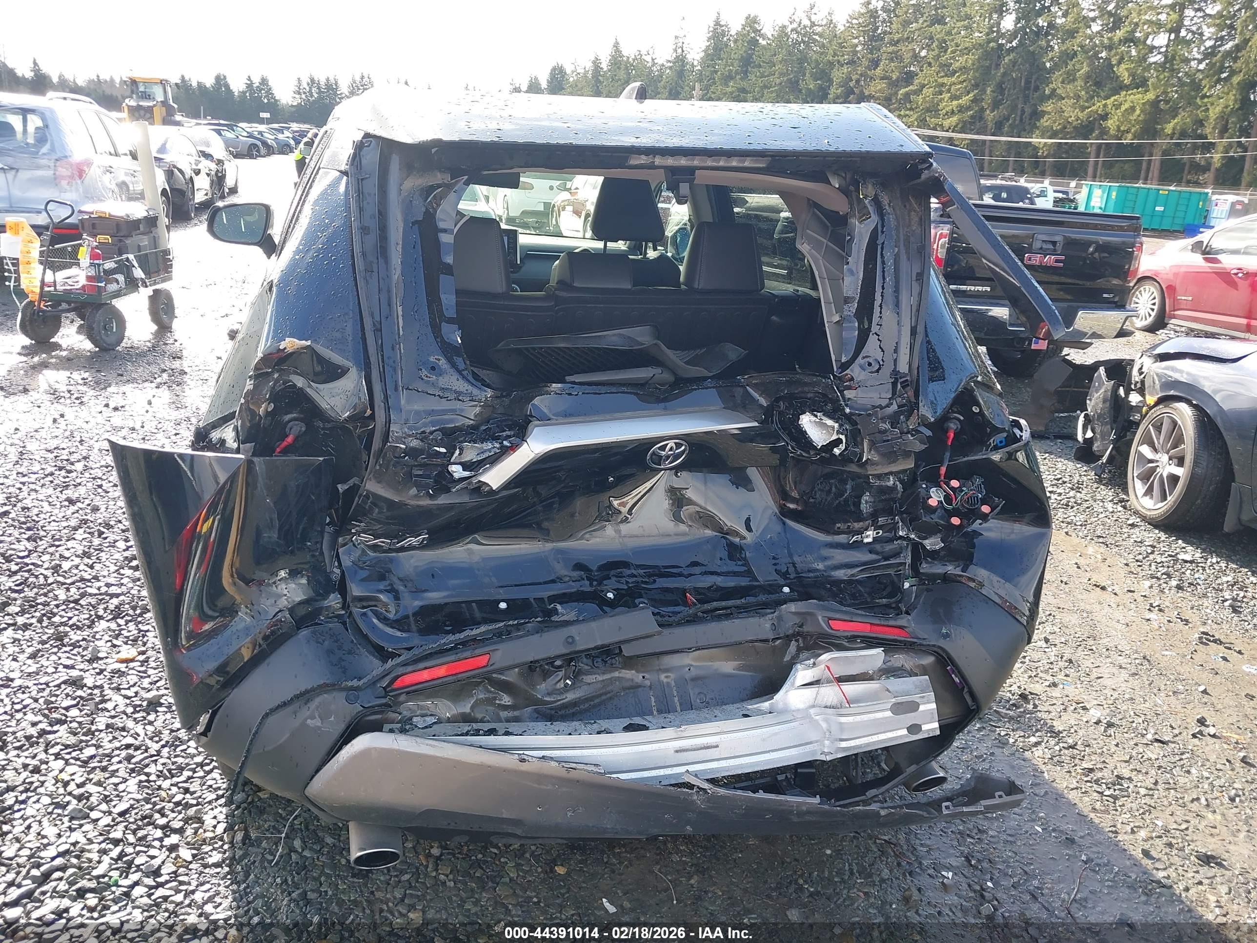 TOYOTA RAV4 image 6