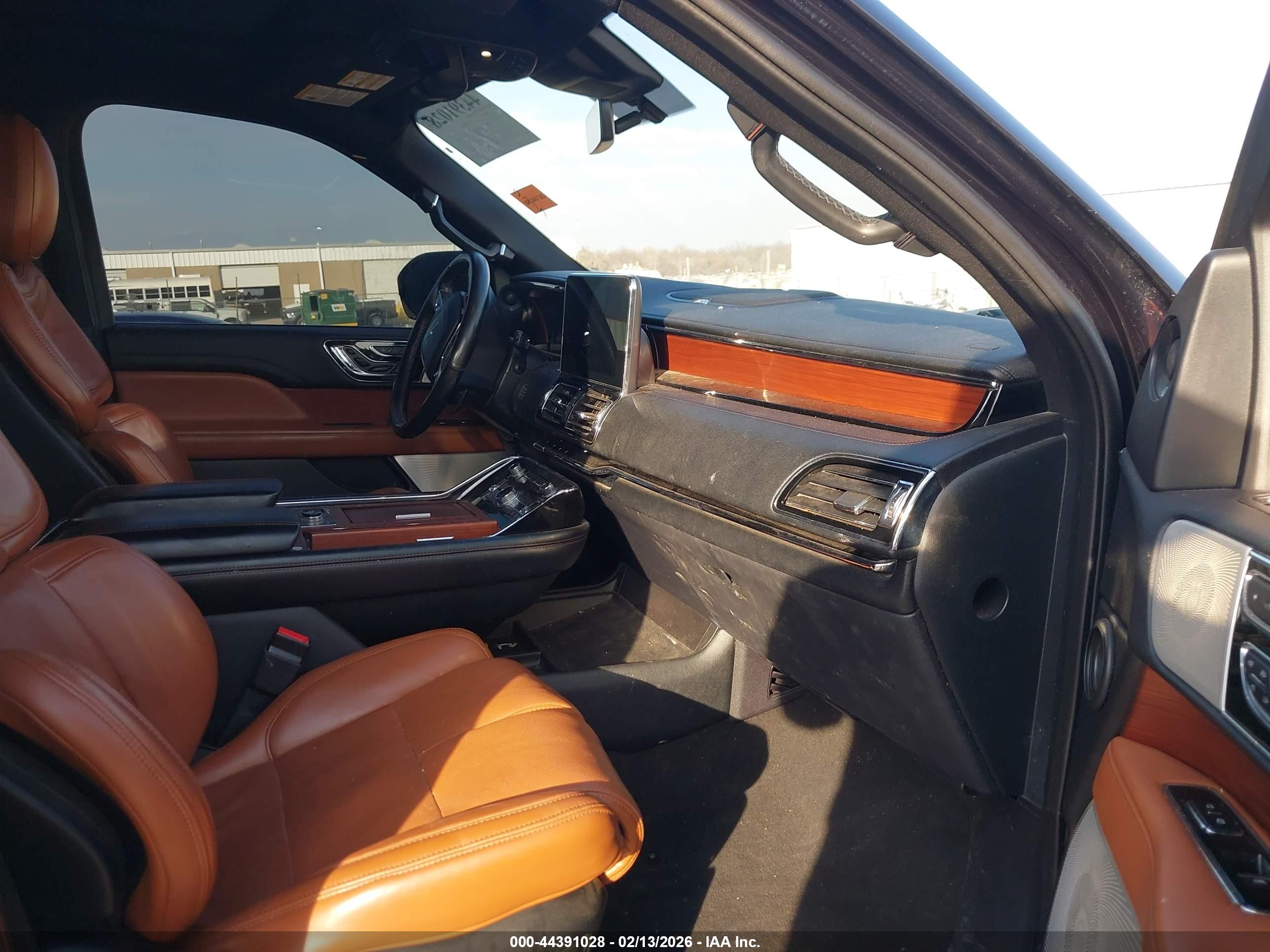 LINCOLN NAVIGATOR image 5