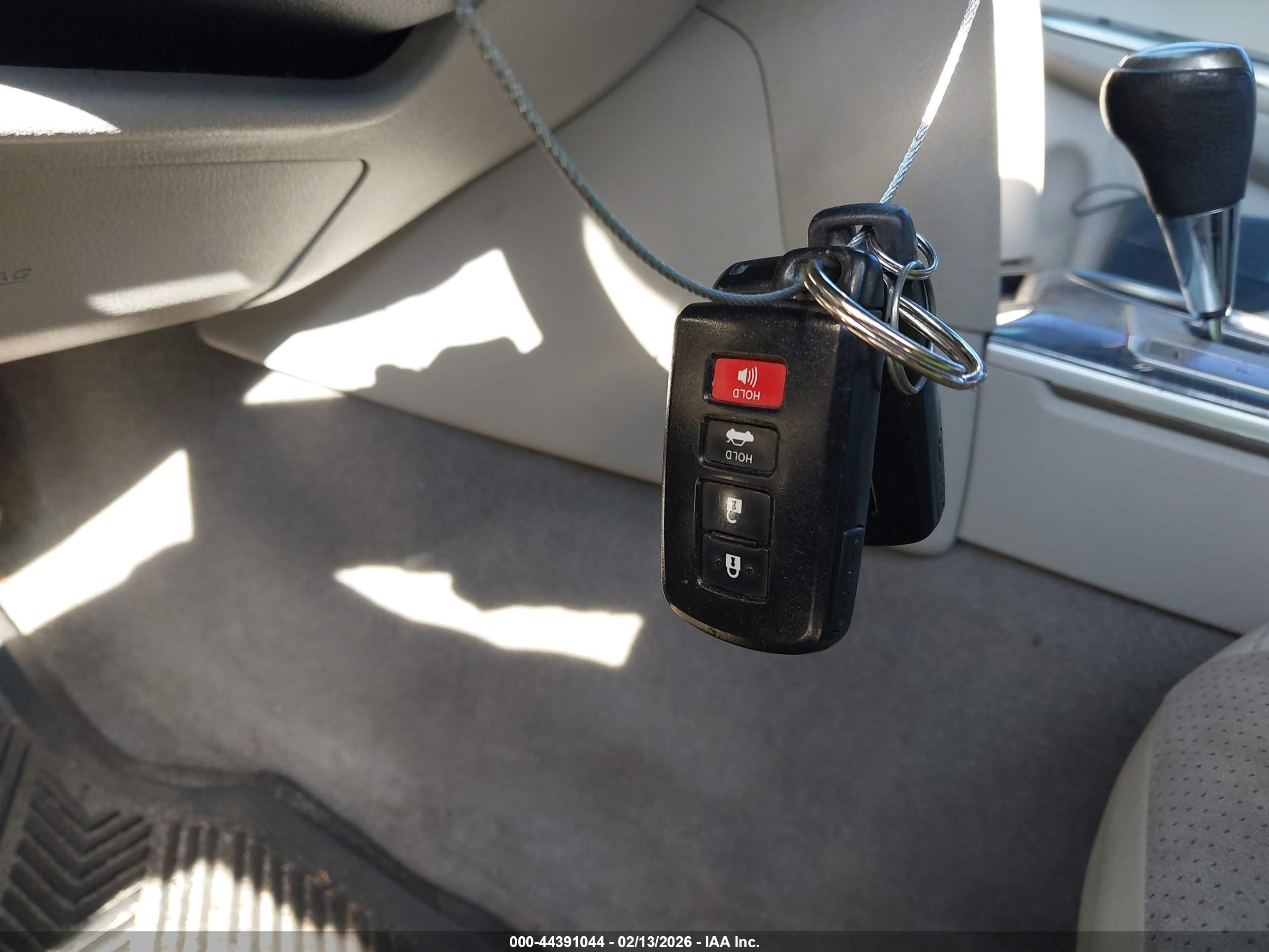 TOYOTA CAMRY image 11