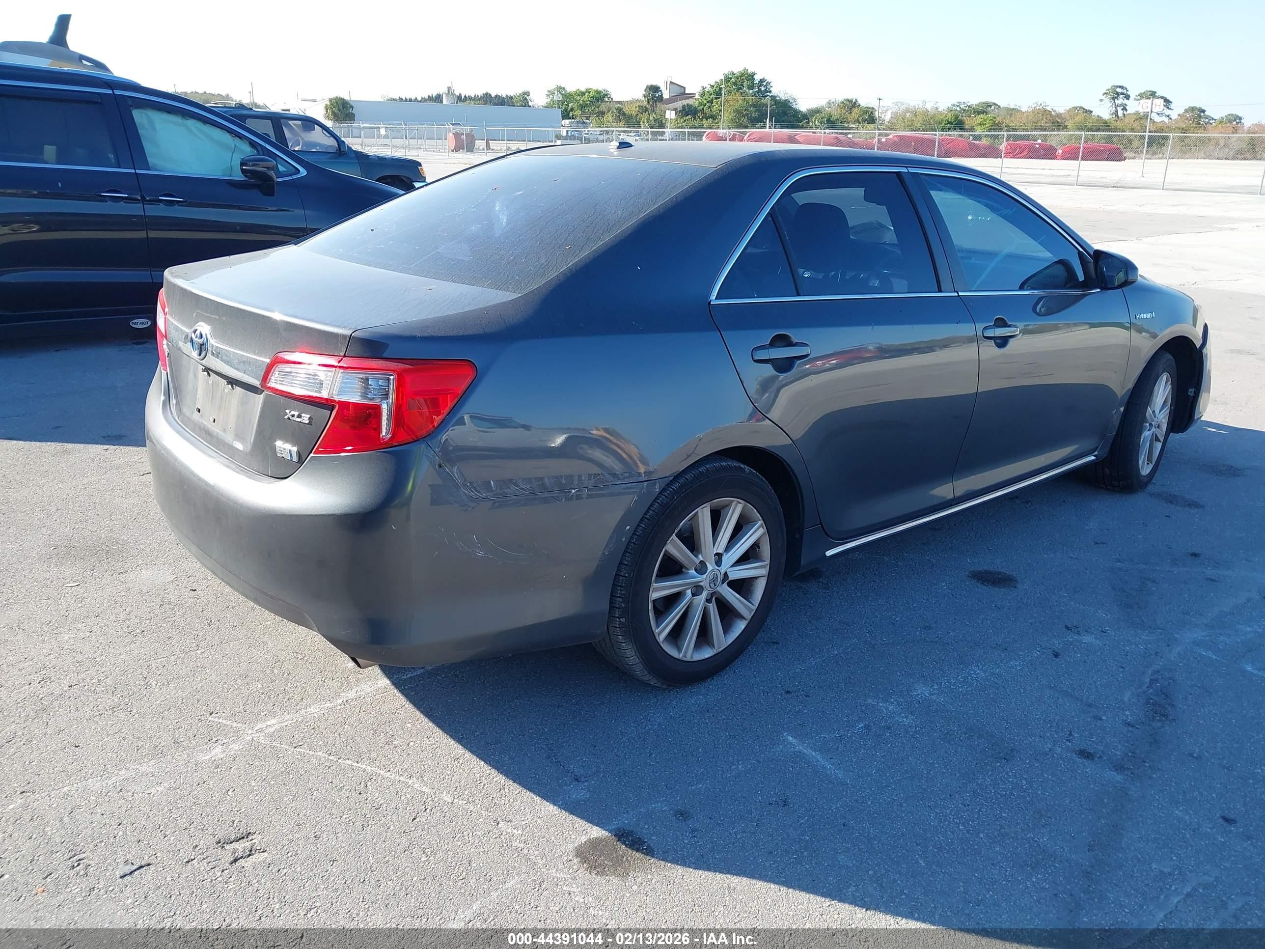 TOYOTA CAMRY image 4