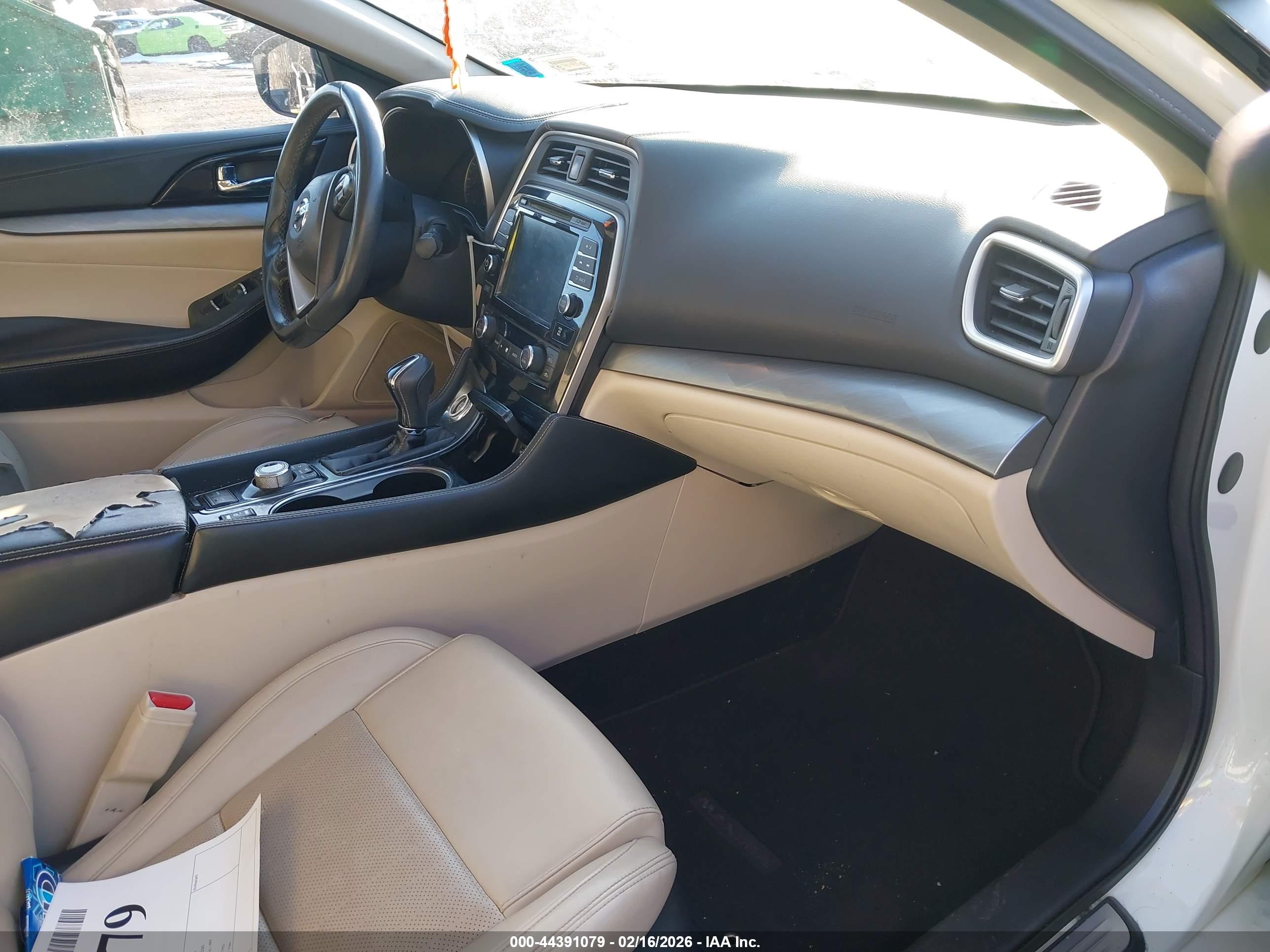 NISSAN MAXIMA image 5