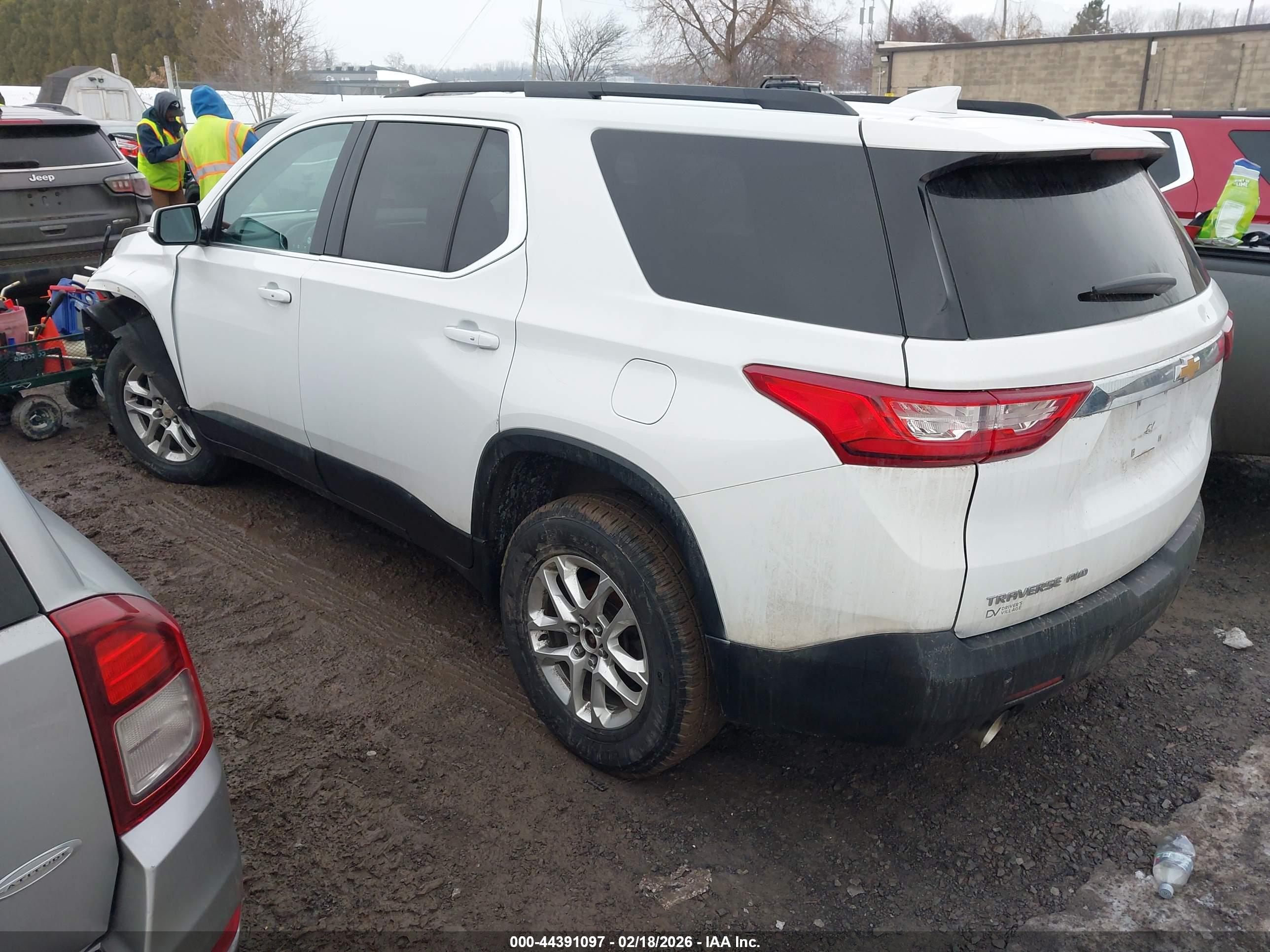 CHEVROLET TRAVERSE image 3