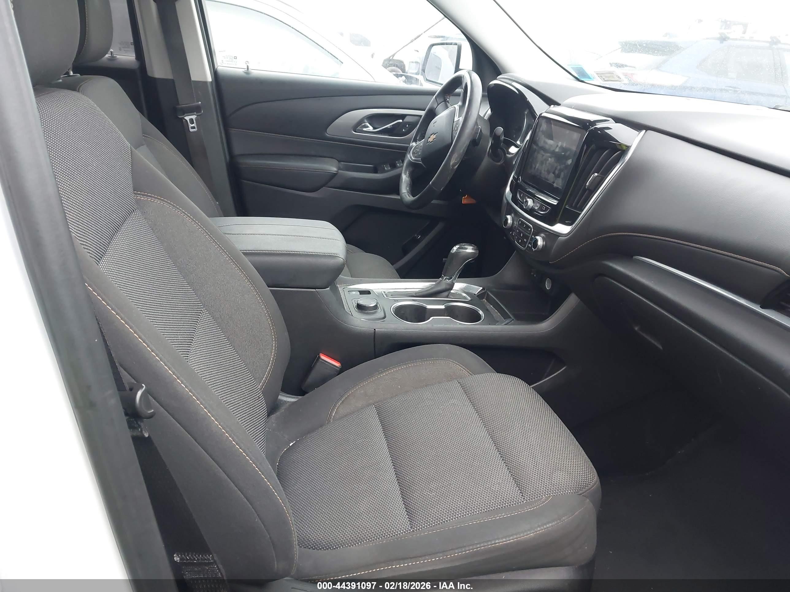 CHEVROLET TRAVERSE image 5