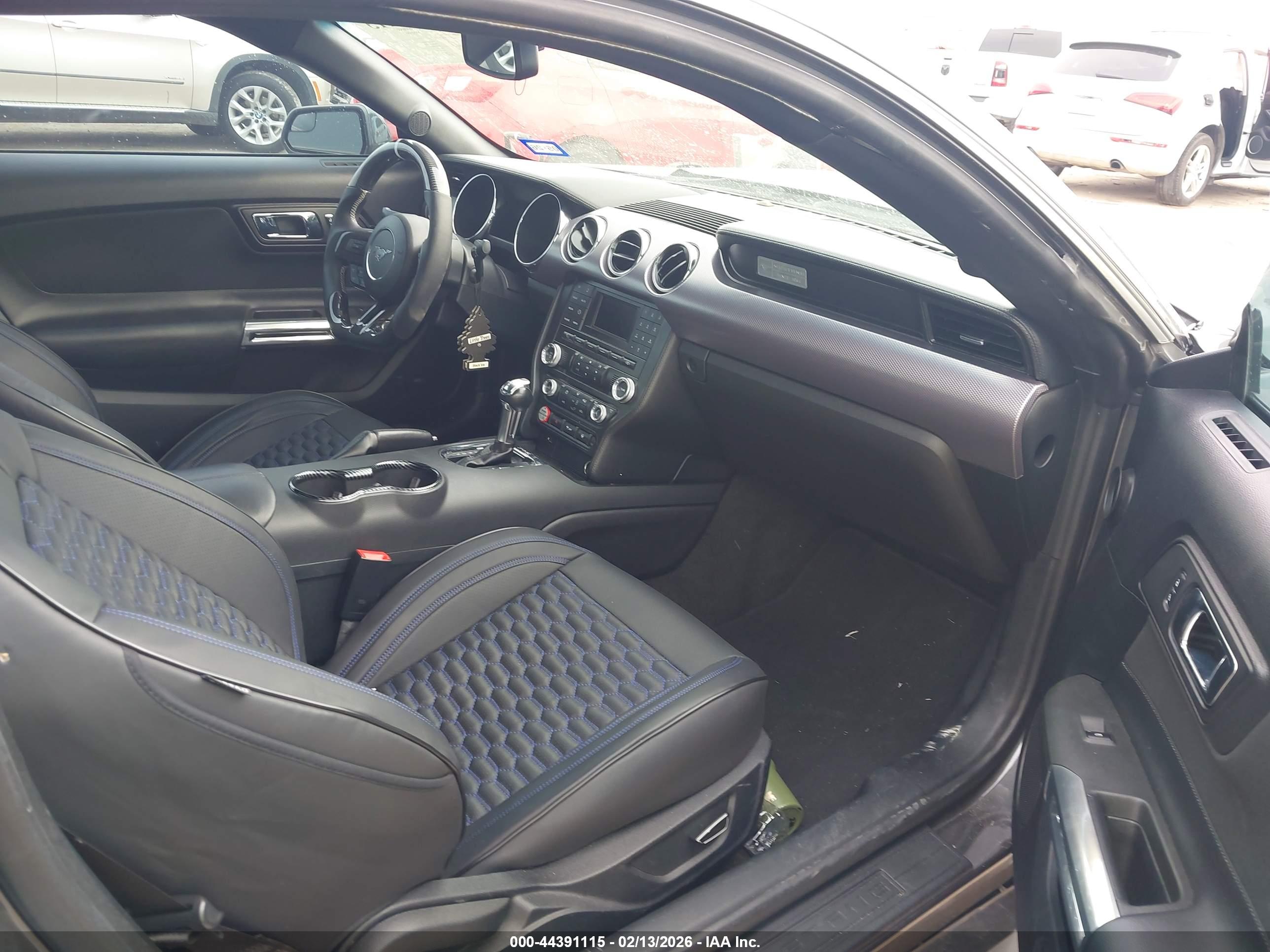 FORD MUSTANG image 5