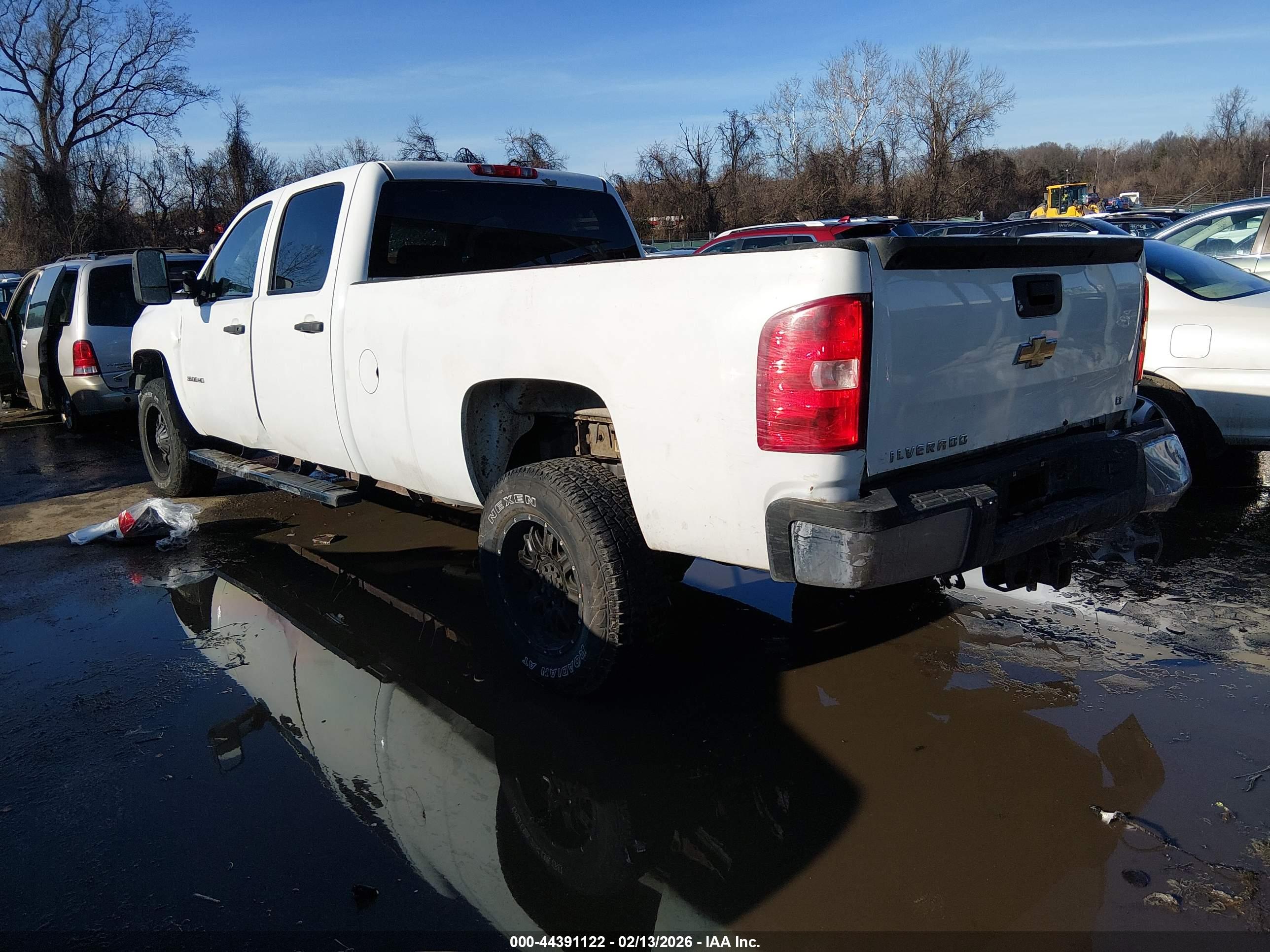 CHEVROLET SILVERADO image 3