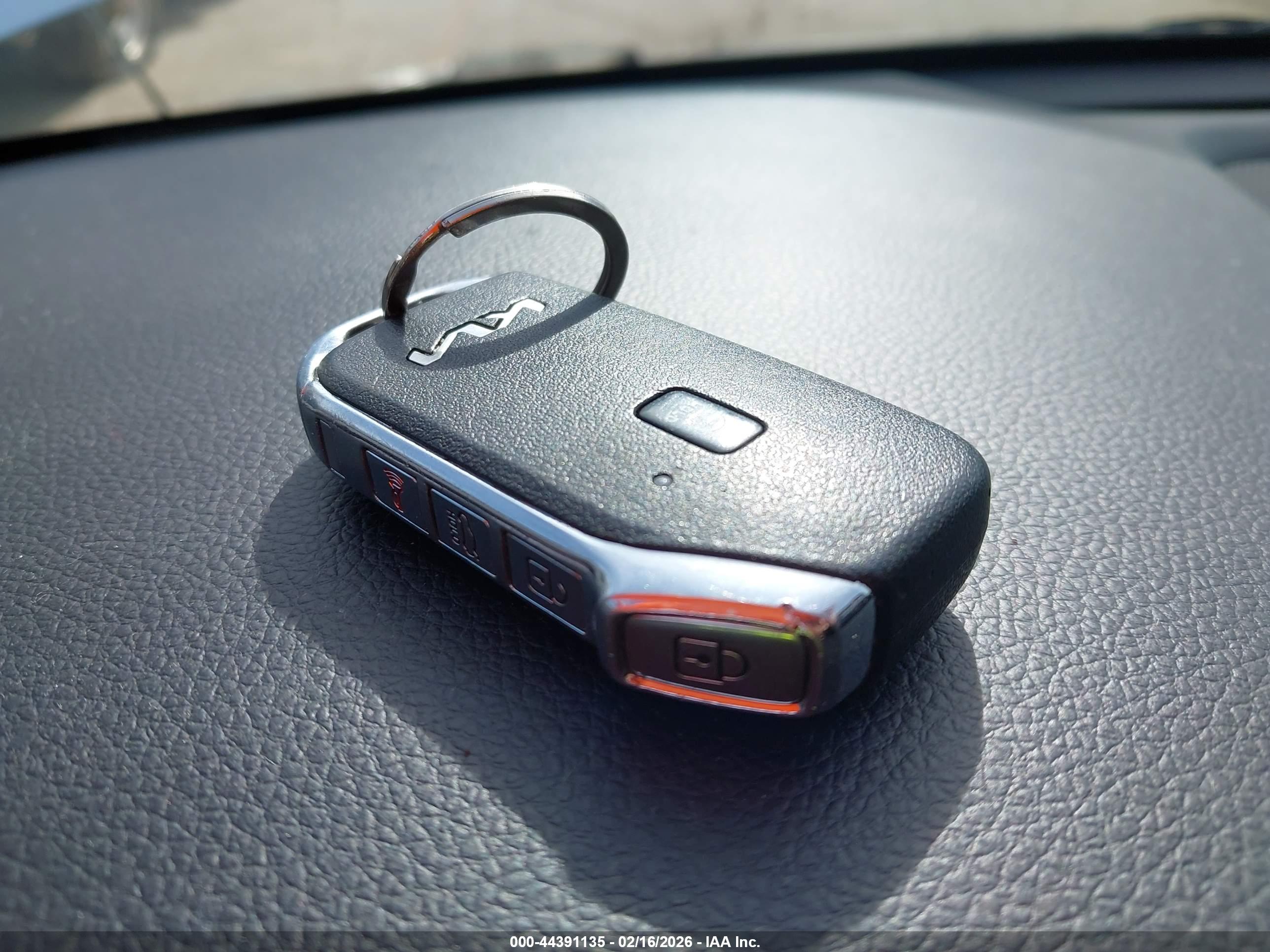 KIA K5 image 11