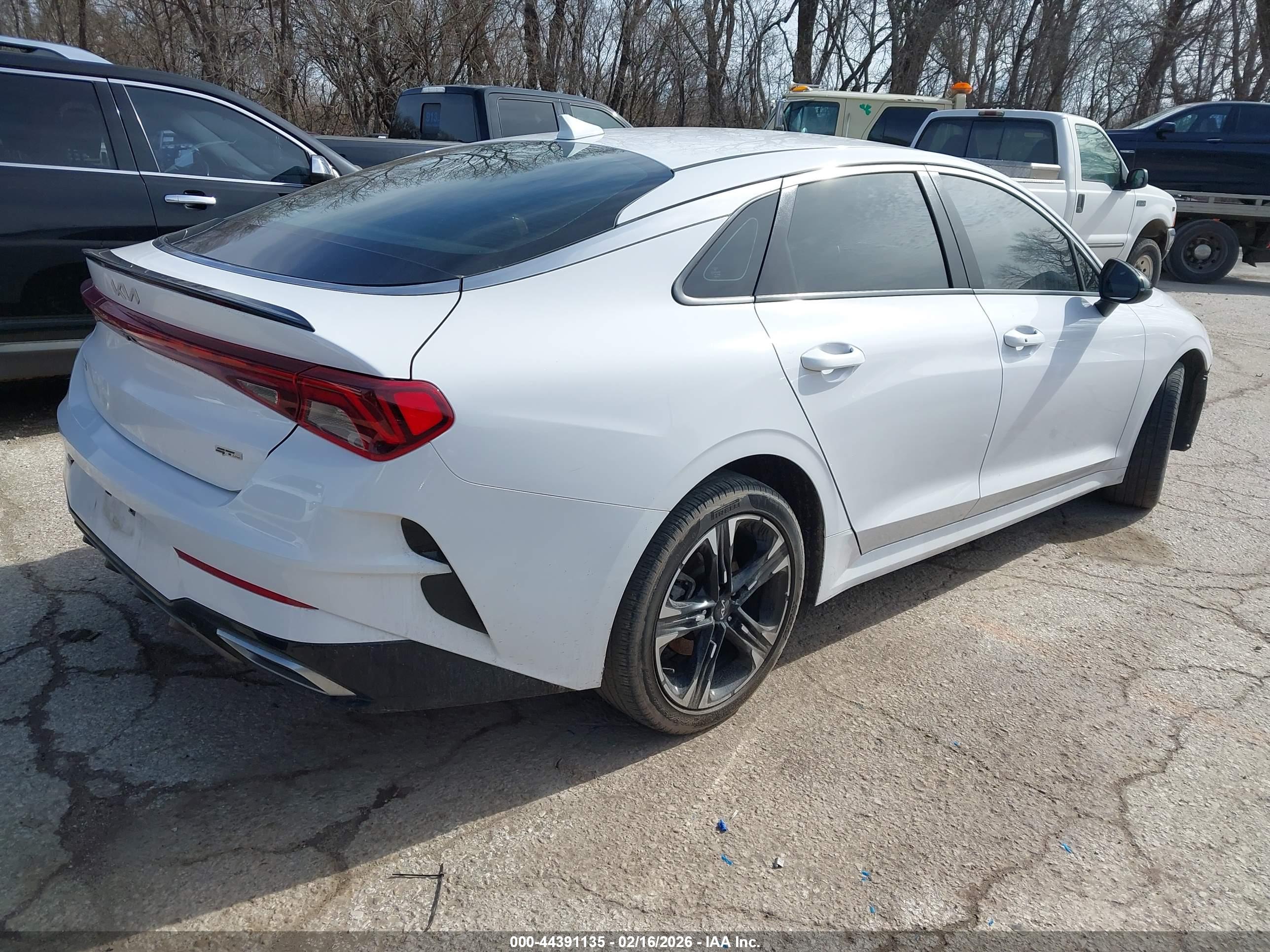 KIA K5 image 4