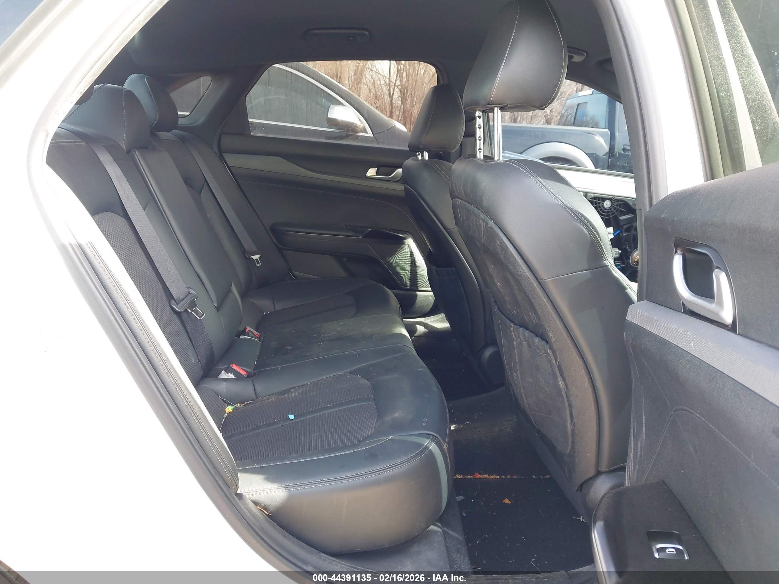 KIA K5 image 8