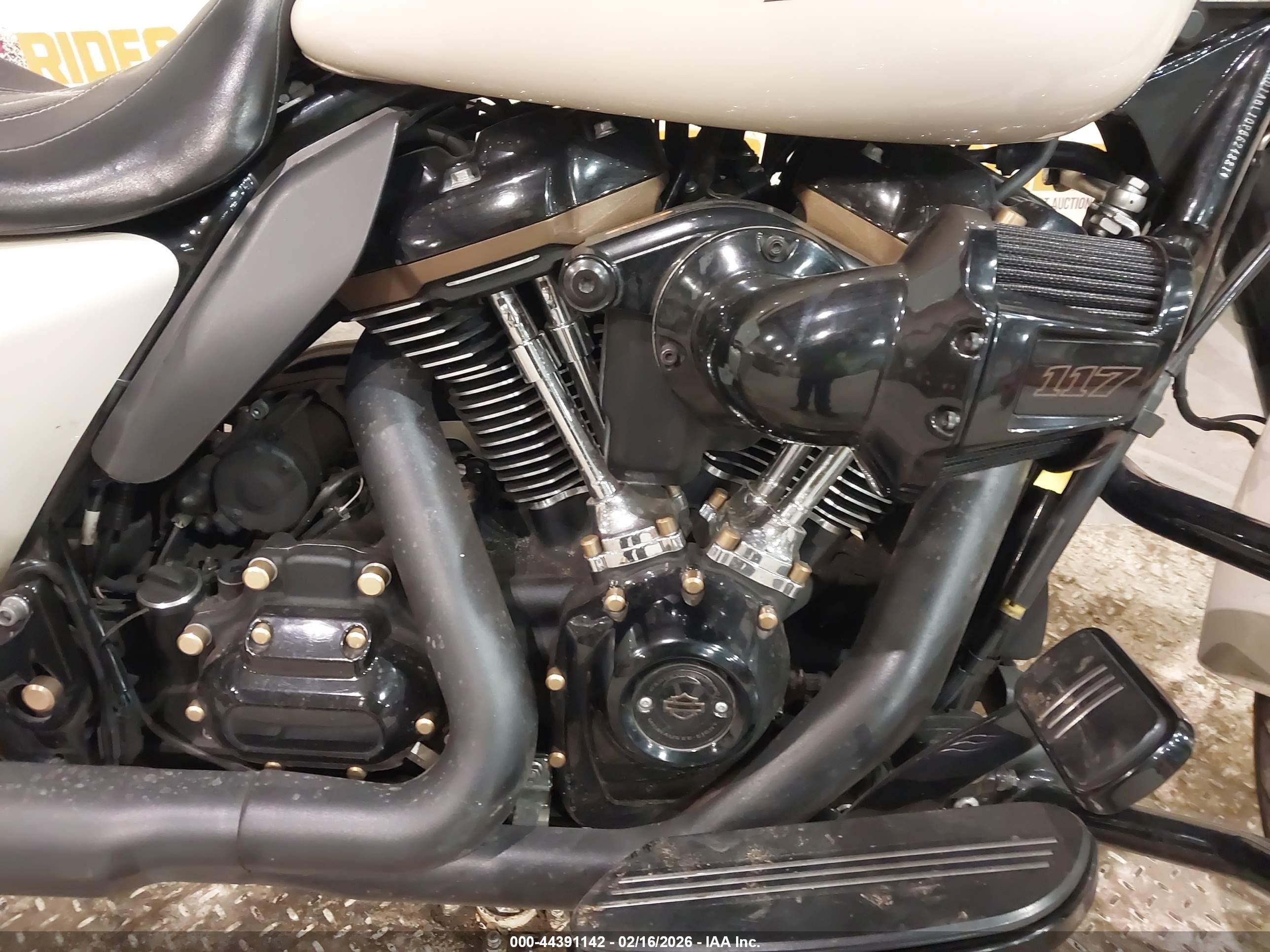 HARLEY-DAVIDSON FLHXST image 8