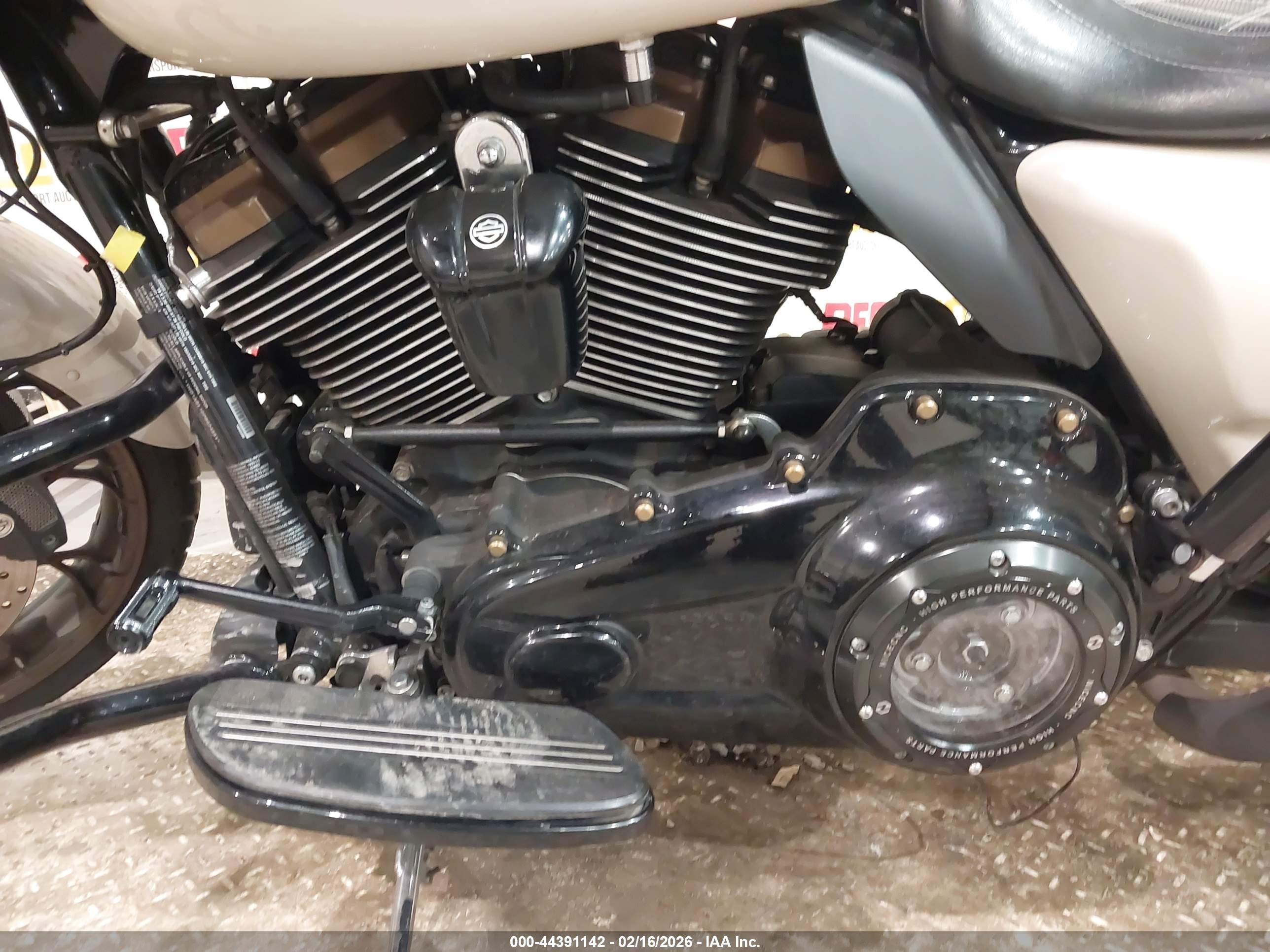 HARLEY-DAVIDSON FLHXST image 9