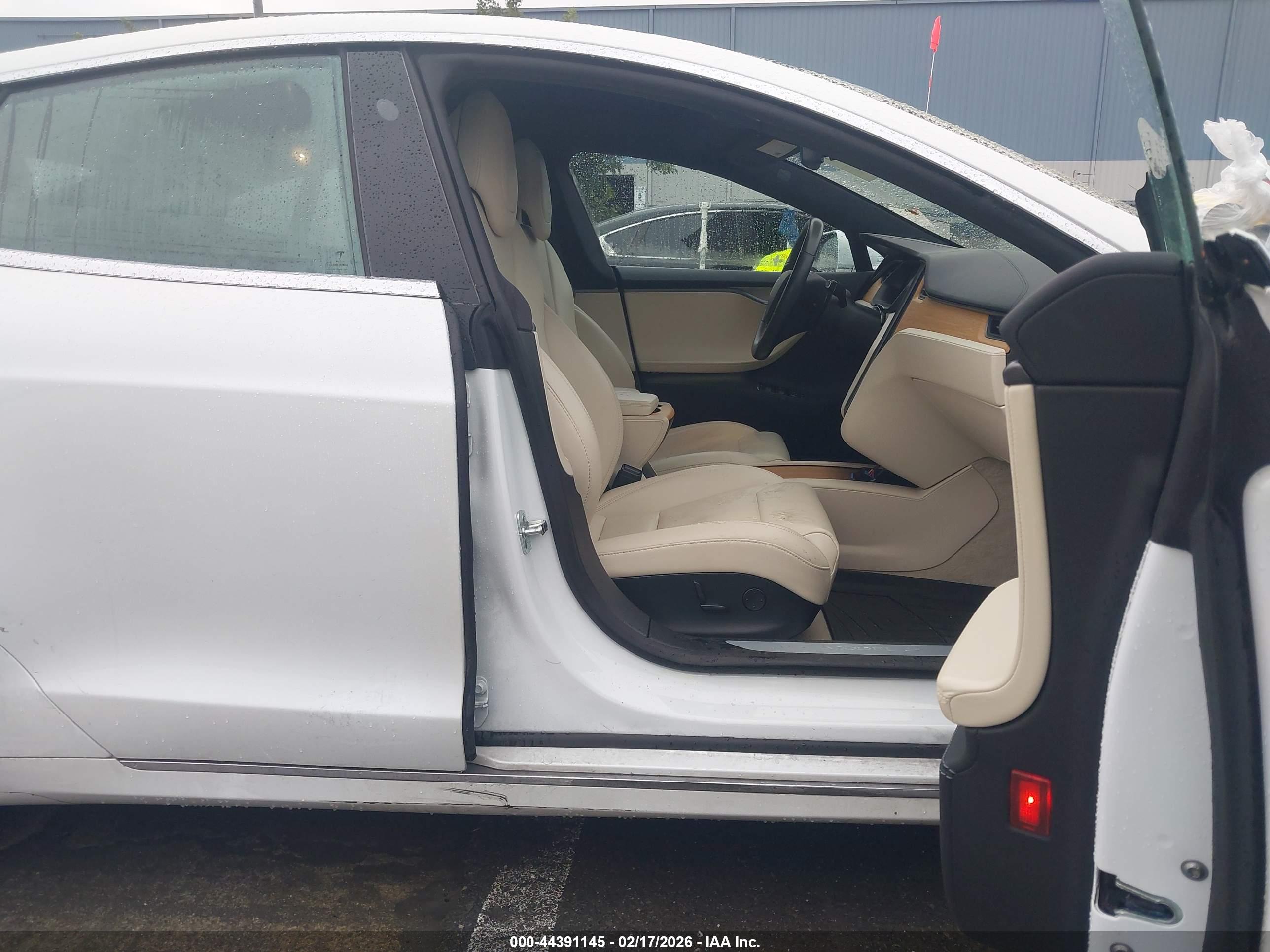 TESLA MODEL image 5