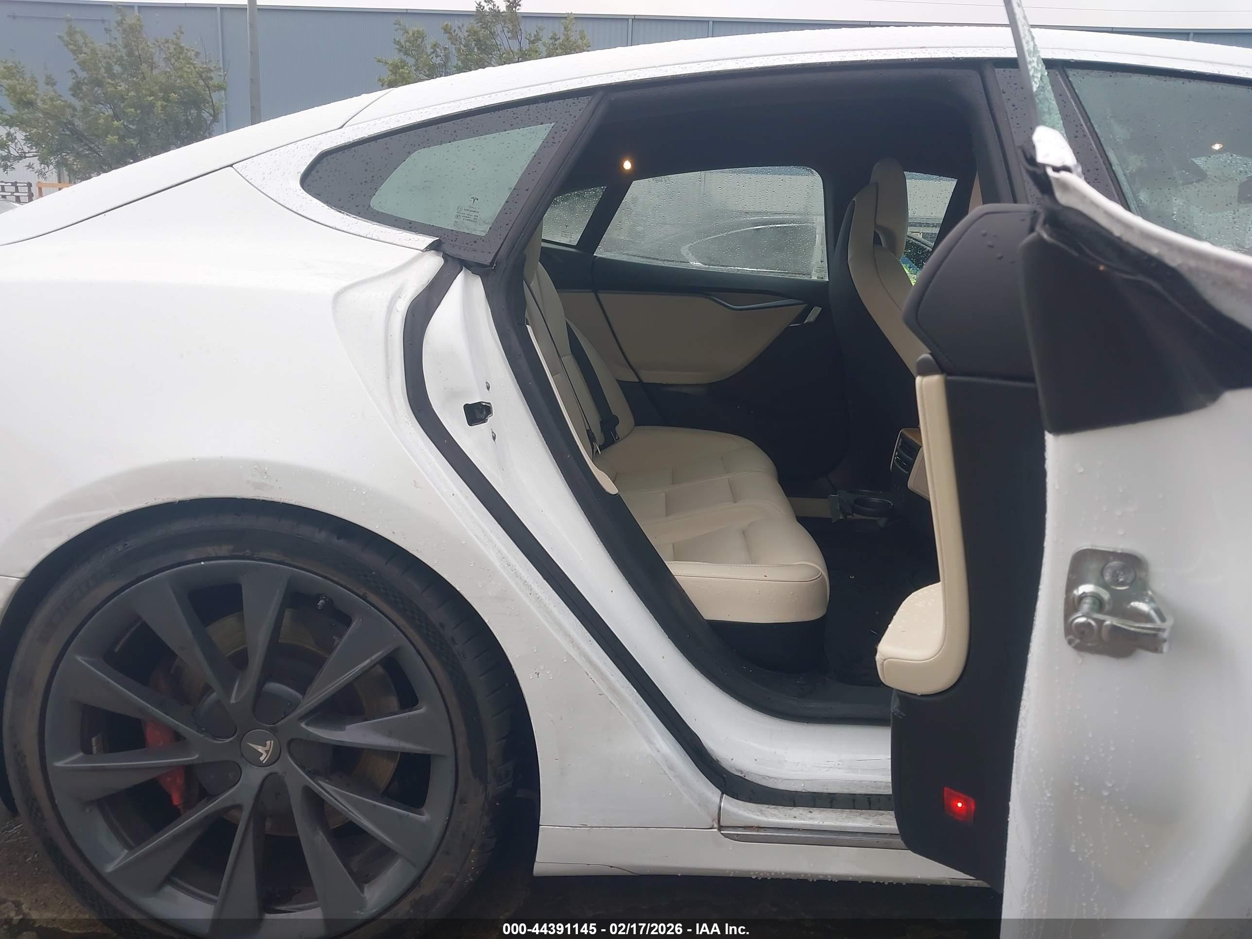 TESLA MODEL image 8
