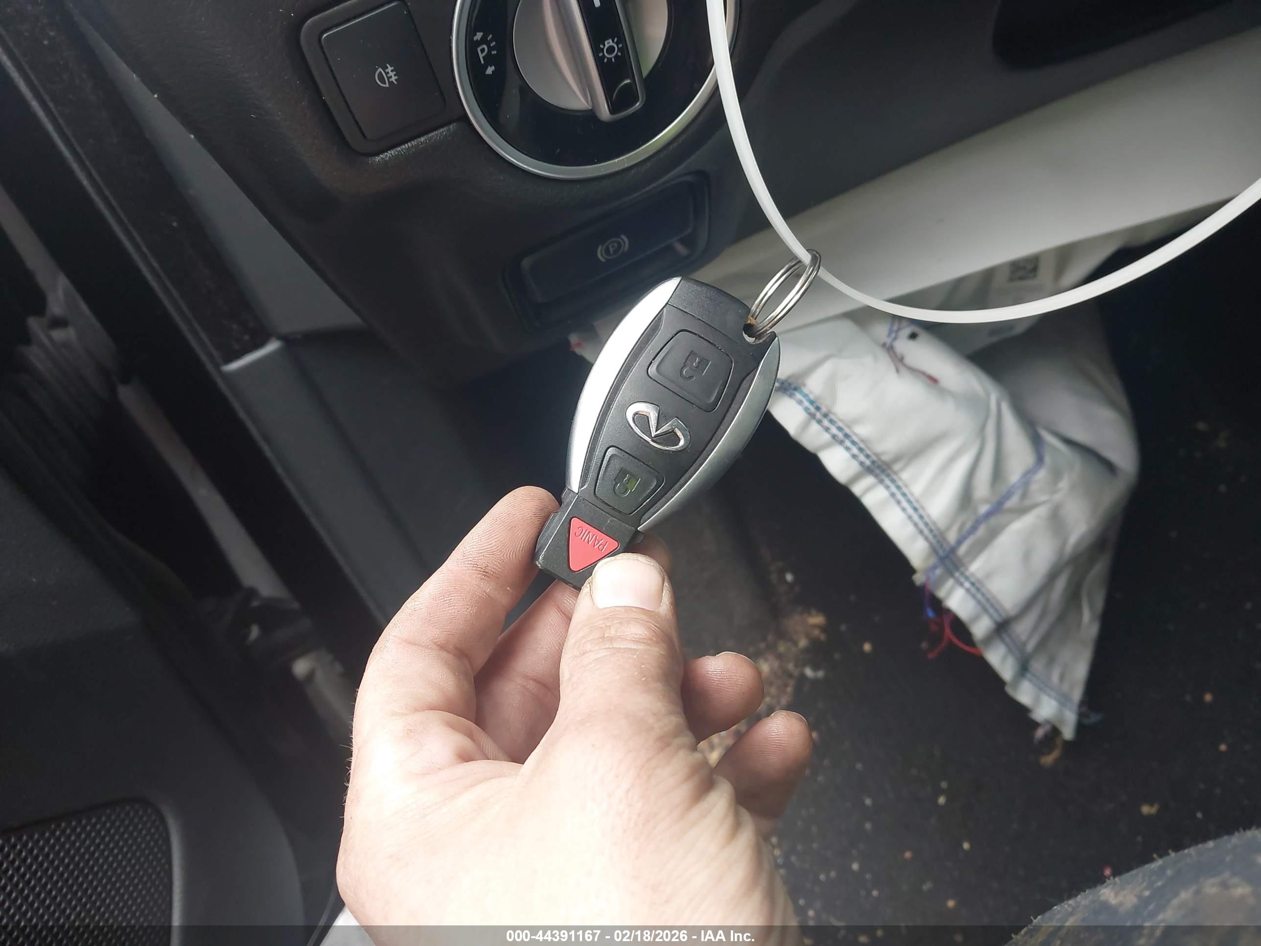 INFINITI QX30 image 11