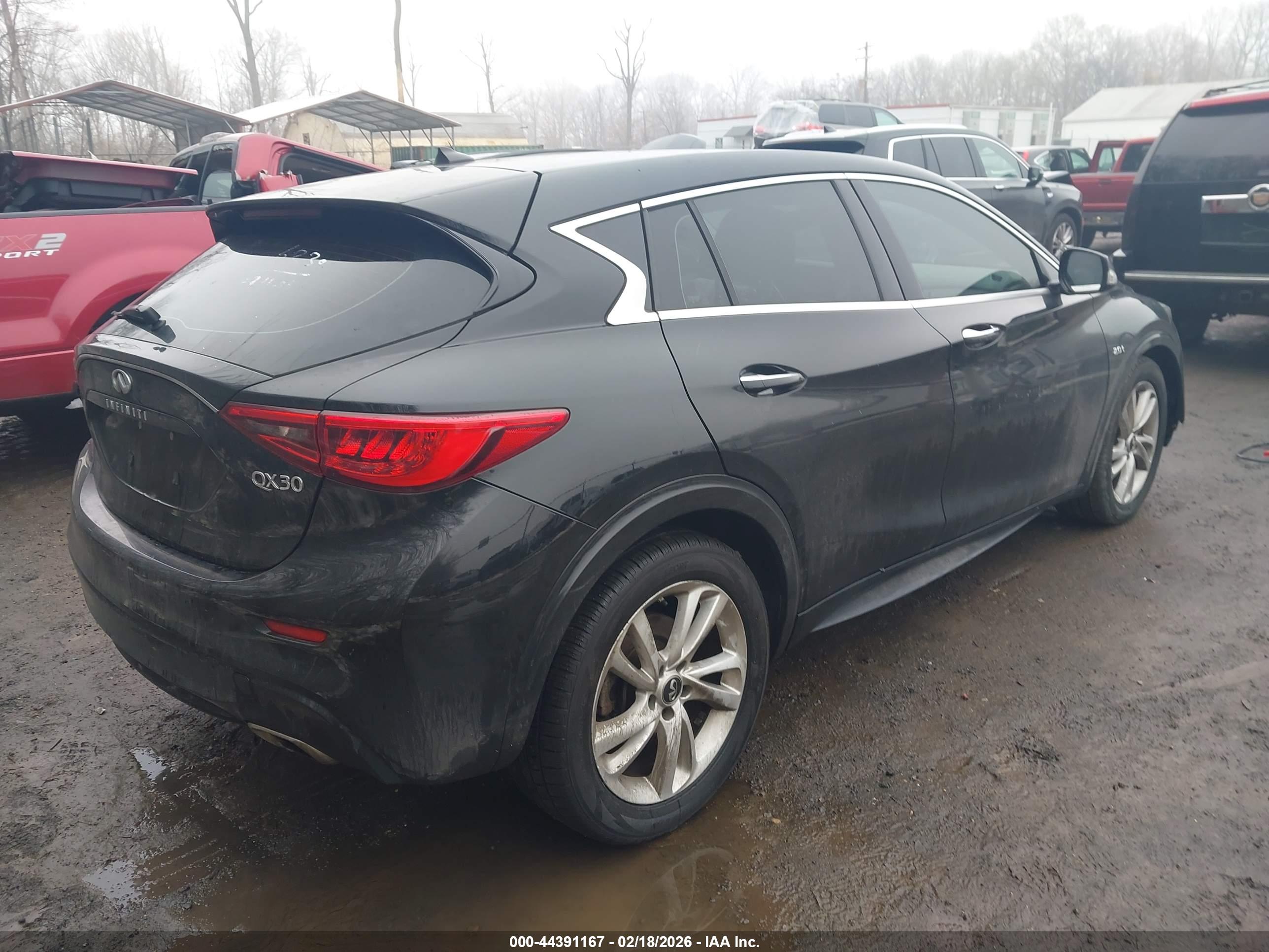 INFINITI QX30 image 4