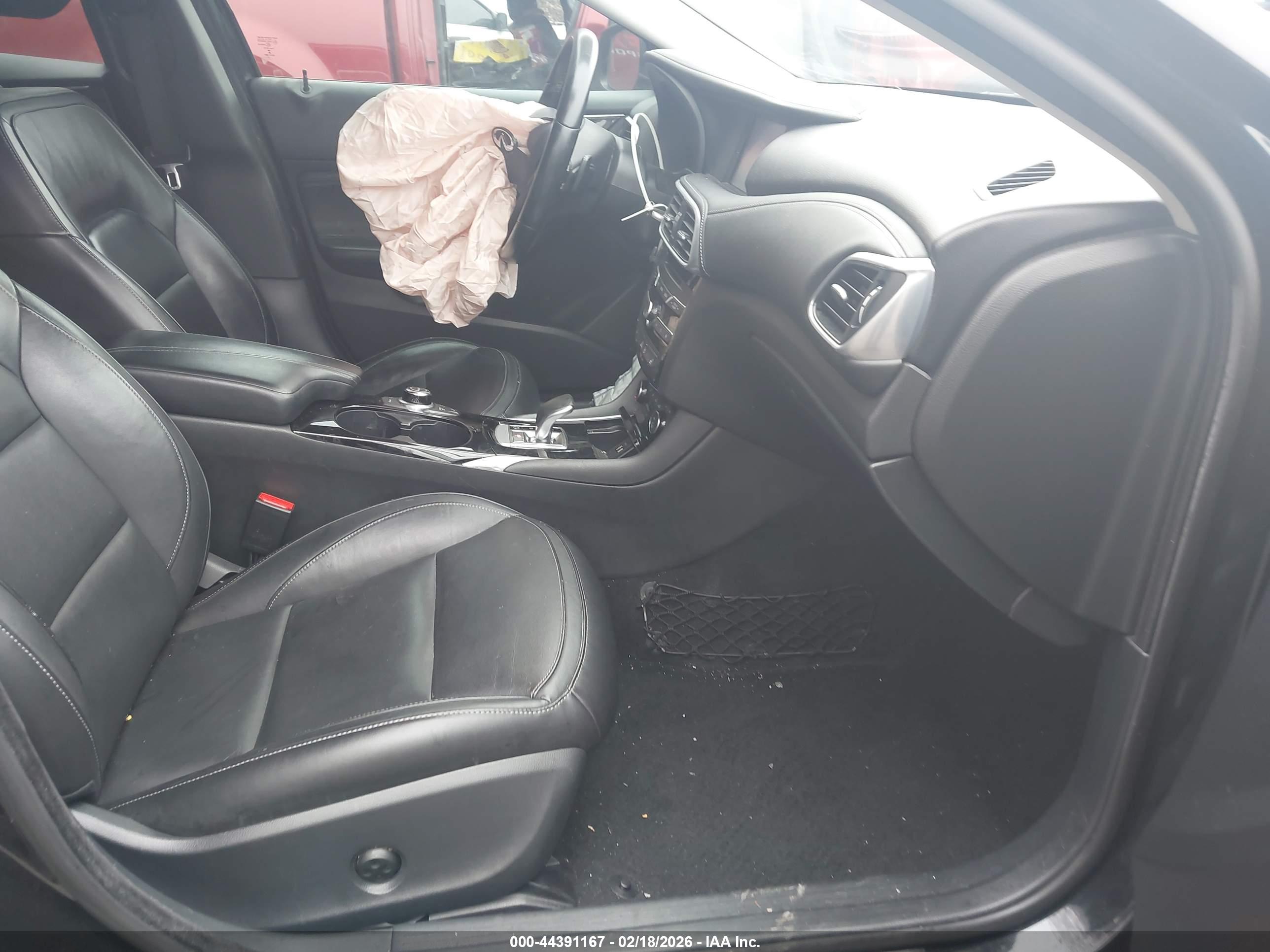INFINITI QX30 image 5