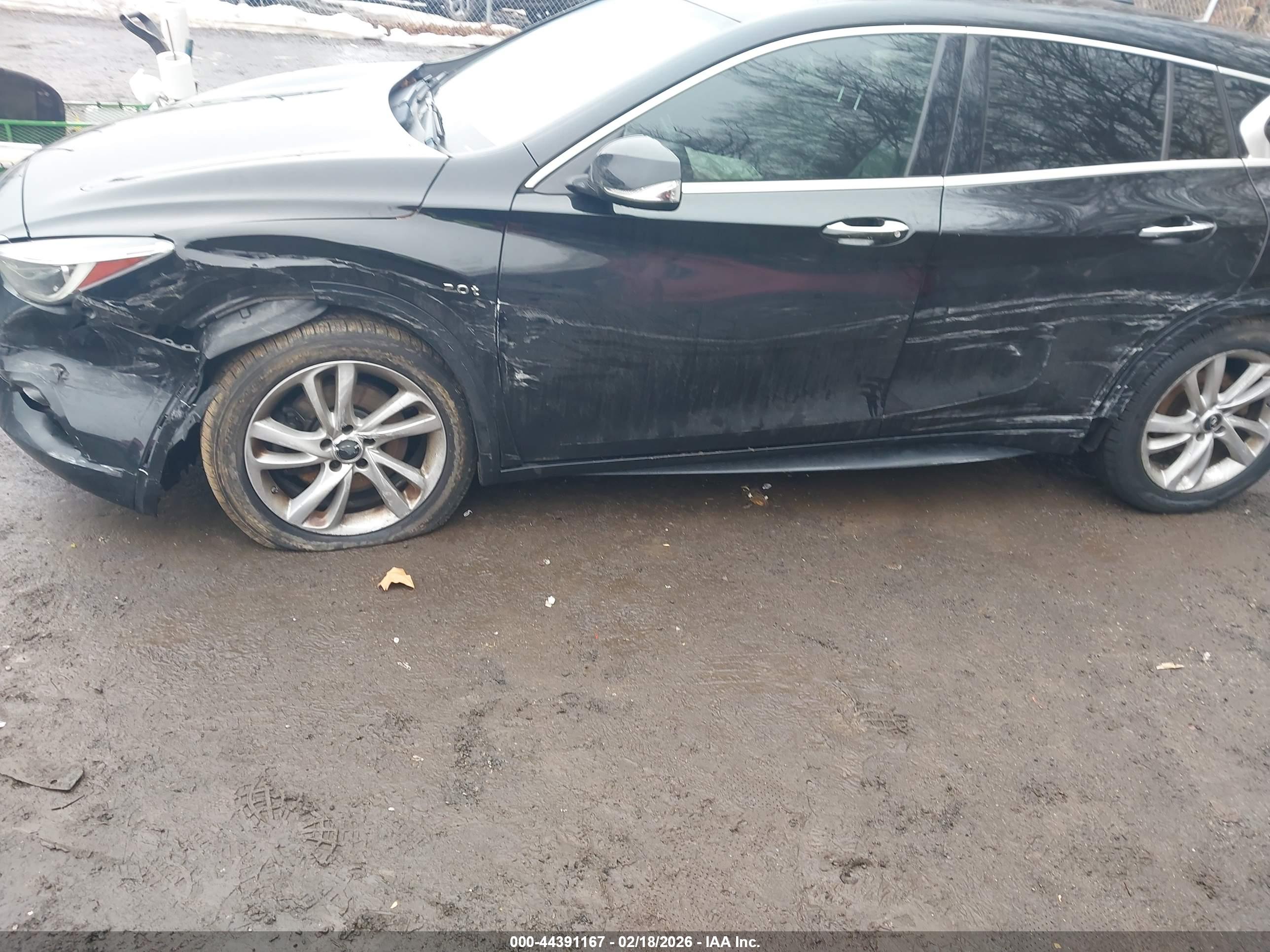 INFINITI QX30 image 6